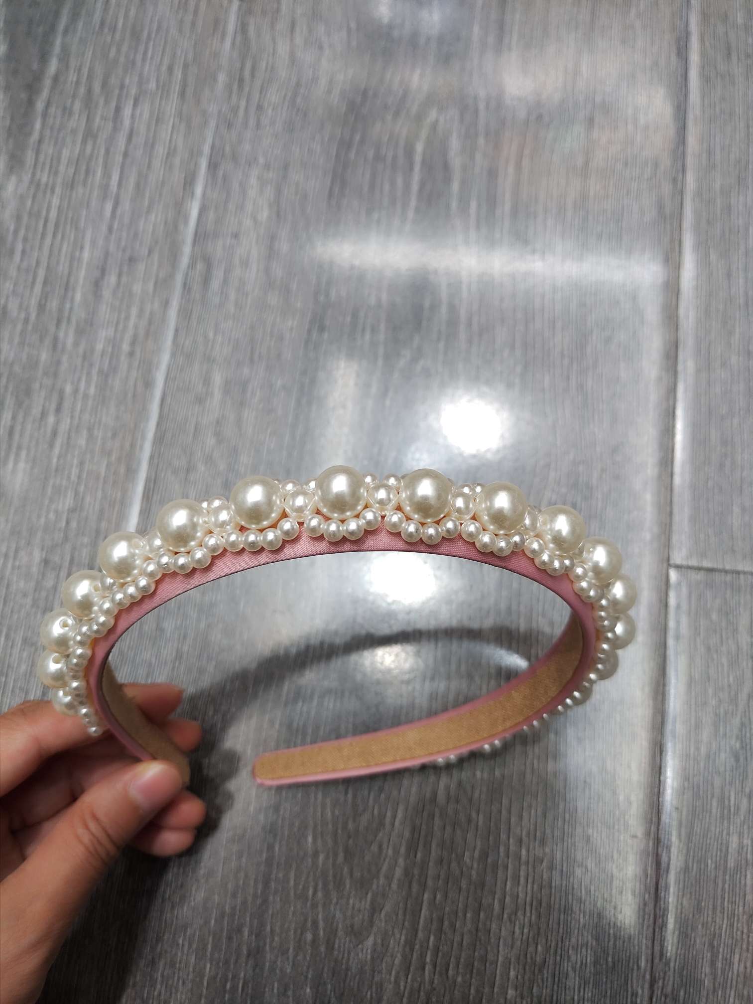 夏季百搭女士珍珠头箍 饰品发饰头饰发箍 美丽串珠发箍 塑料头箍轻便耐用 不伤发质时尚潮流批发零售头箍女夏季百搭串珠发箍产品图