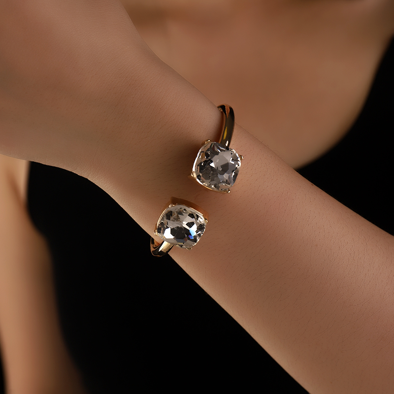 Fashionable square glass zircon bracelet, wholesale of European and American girls' jewelry bracelets 000000