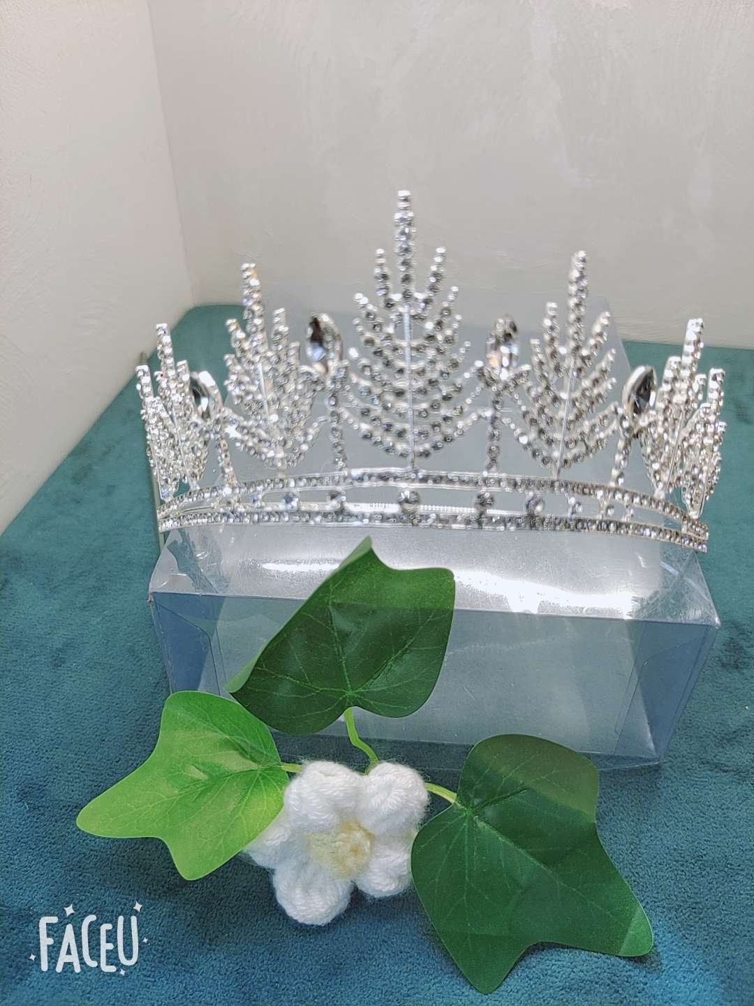 合成锆石皇冠头饰 莫桑石皇冠发饰 王冠饰品 皇冠头纱生日鲜花装饰 精致典雅女士首饰白底实物图