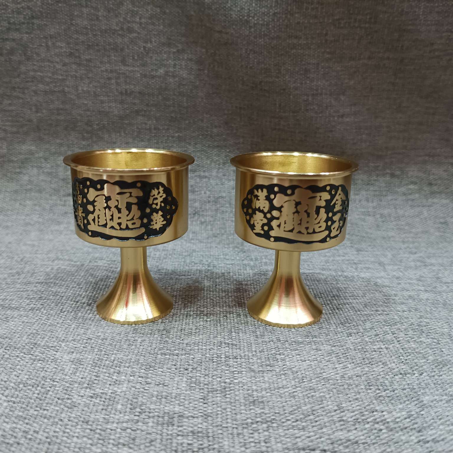 Metal handicrafts, gift wine glasses, tall glass wine bottles, retro gold and jade abundance, prosperity and wealth cups, offering cups, large tourist souvenirs, auspicious gifts, copper wine glasses, traditional Chinese style antique wine glasses, tall glass exquisite gifts, home furnishings, and decorations detail image 6