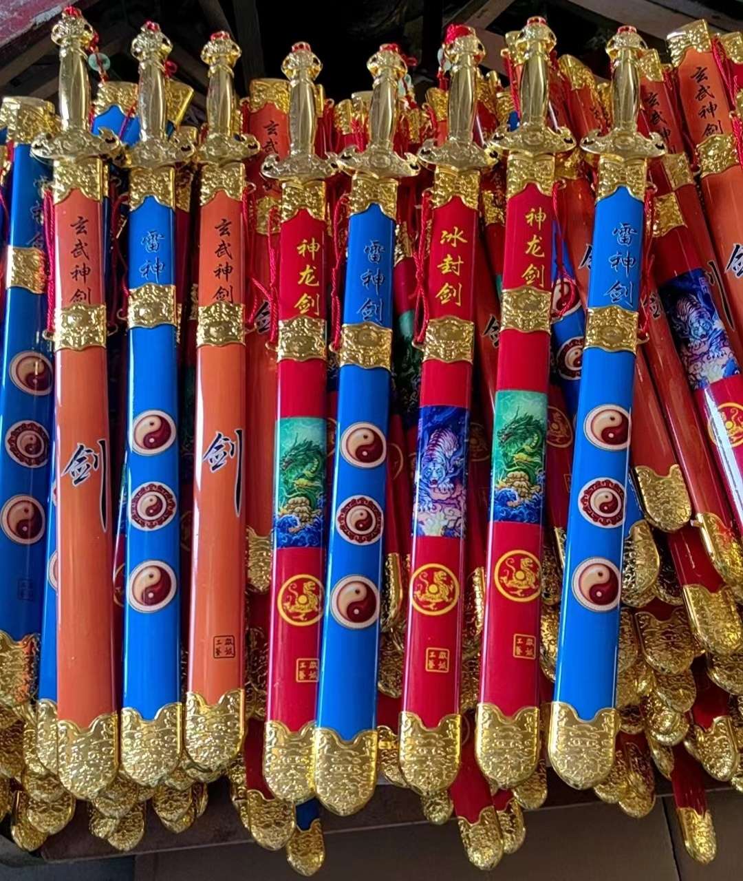 鬼灭之刃日轮刀木刀带鞘竹刀武士刃拔刀斩男孩木剑cos装备玩具刀白底实物图