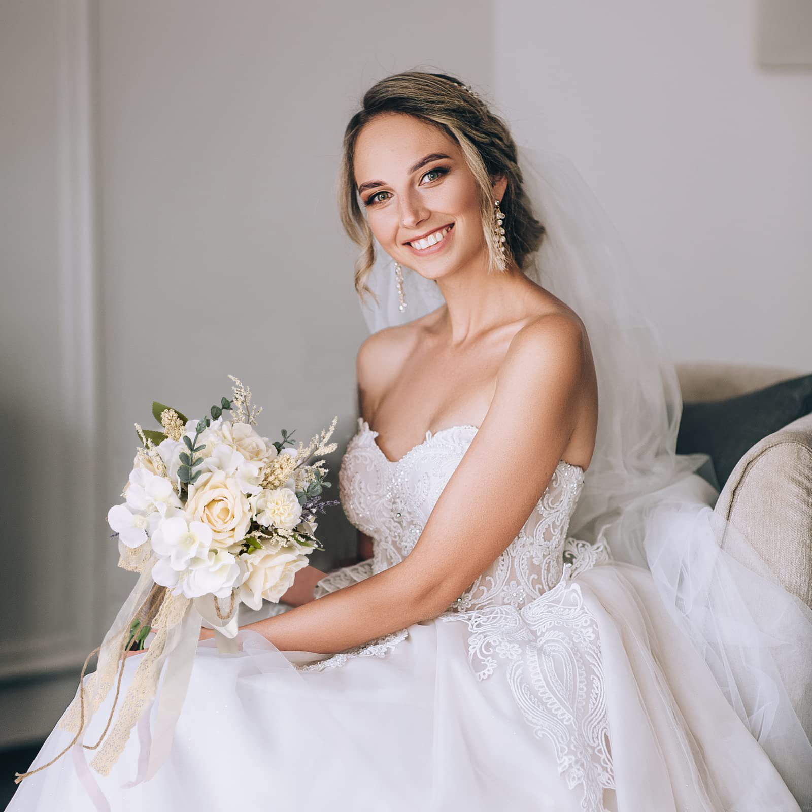 Wedding hand-held bouquet for brides, high-end simulation bouquet finished products, shooting props, decoration, artificial flowers, wholesale of artificial flowers, only Love 007 Specification image