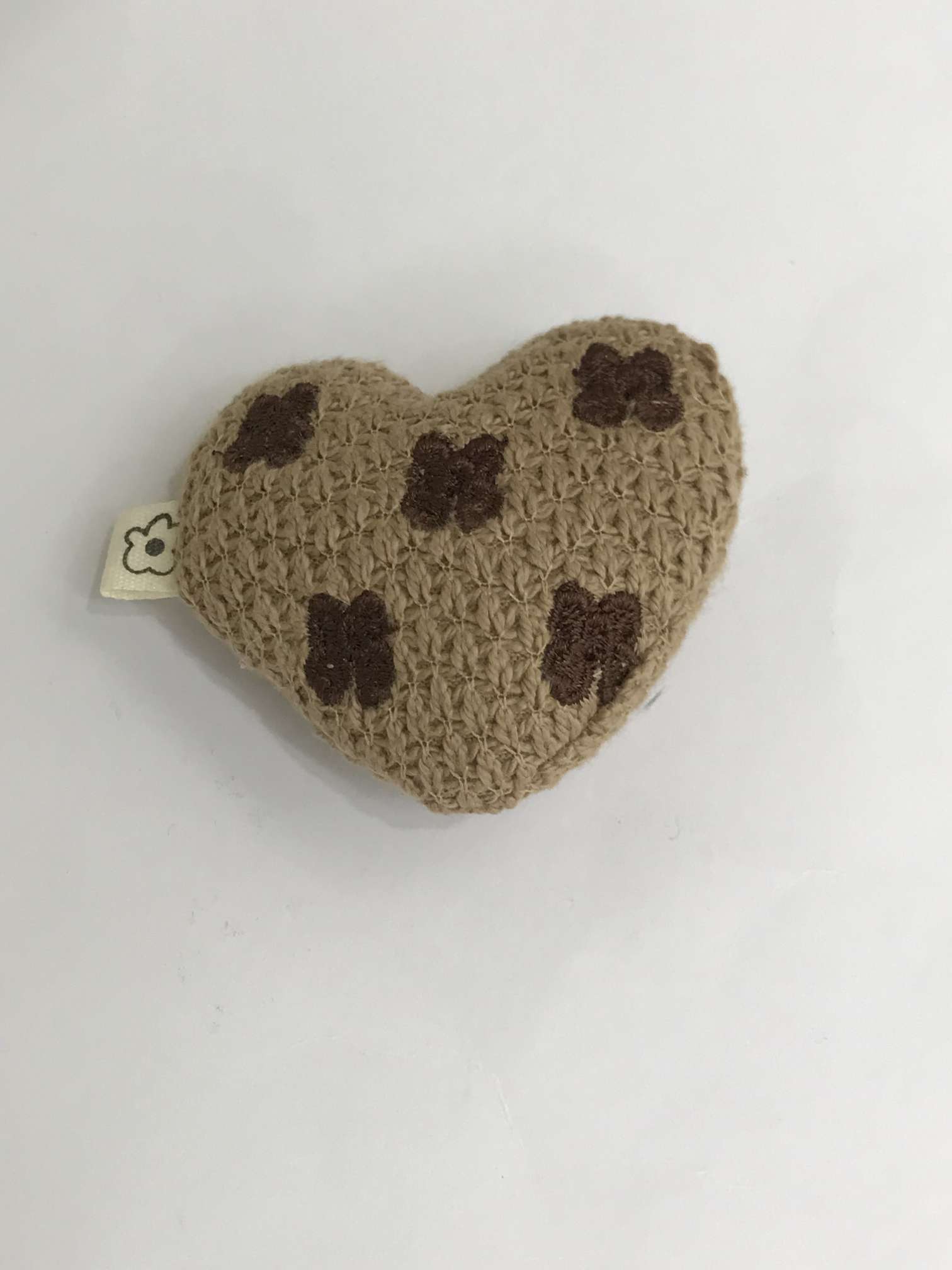 New autumn and winter knitted fabric embroidered strap label heart-shaped children's clothing hairpin accessories Application Scenario
