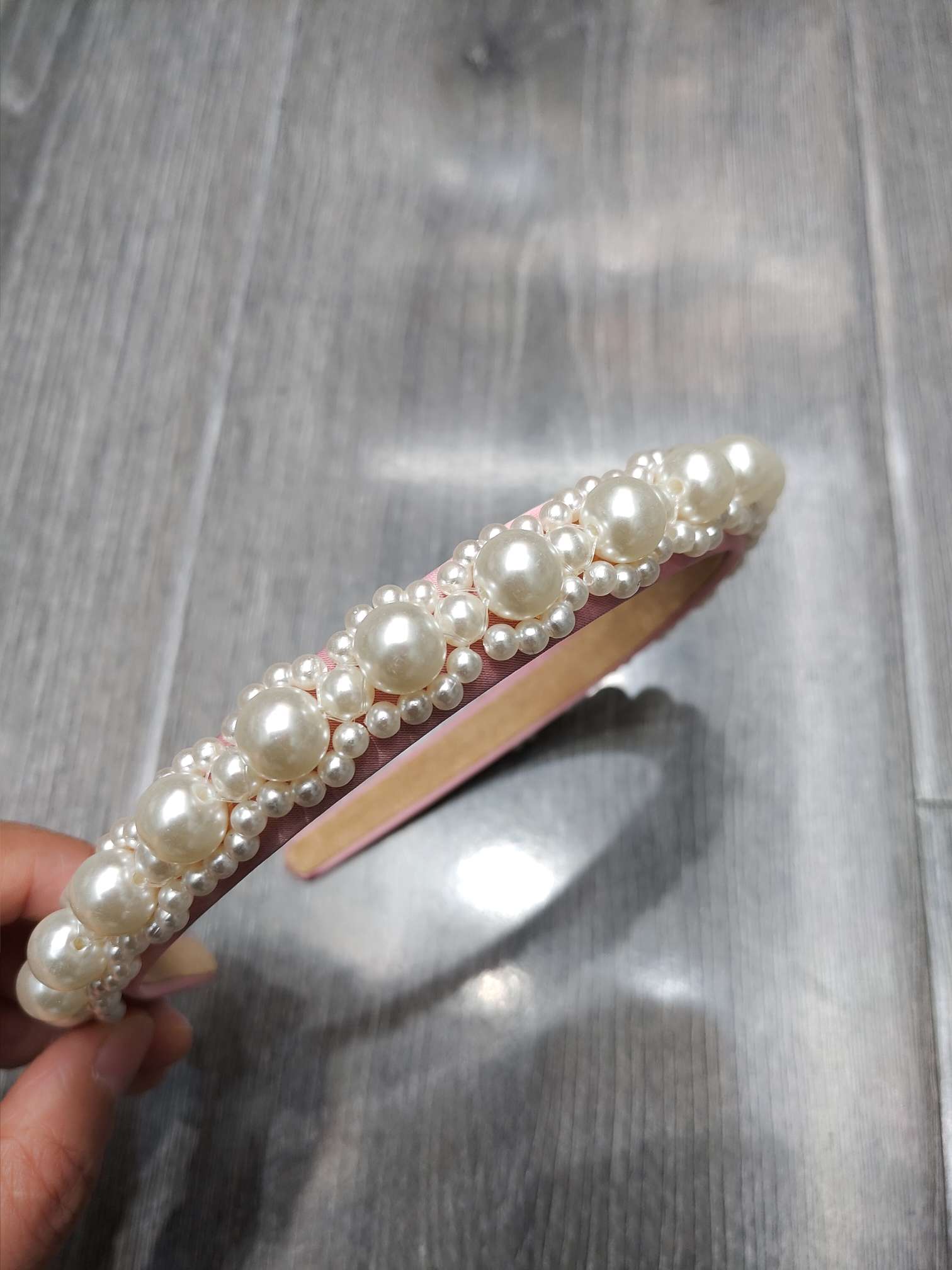 夏季百搭女士珍珠头箍 饰品发饰头饰发箍 美丽串珠发箍 塑料头箍轻便耐用 不伤发质时尚潮流批发零售头箍女夏季百搭串珠发箍详情图4