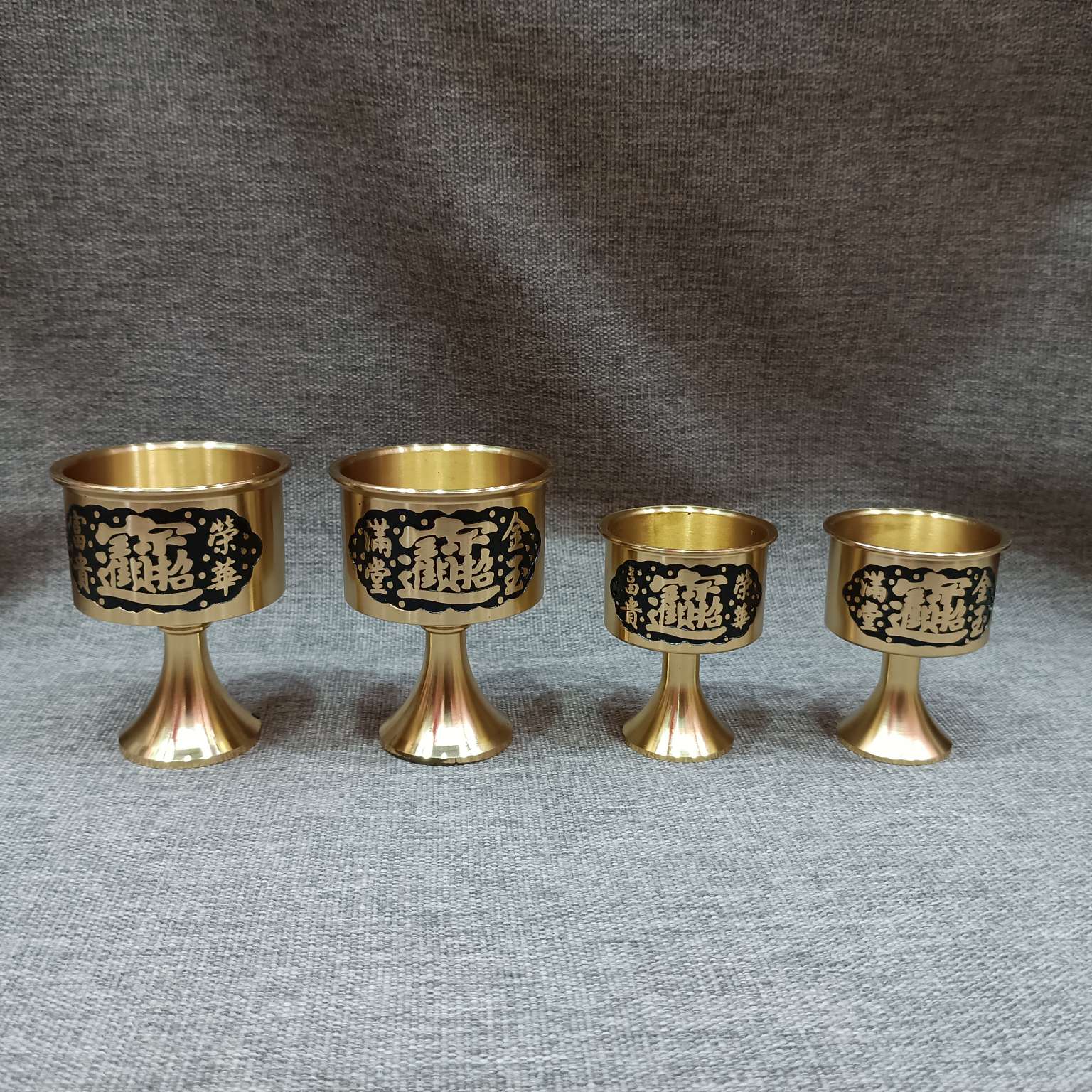 Metal handicrafts, gift wine glasses, tall glass wine bottles, retro gold and jade full house, prosperity and wealth cups, offering cups, small cups, travel souvenirs, auspicious gifts, copper wine glasses, Chinese-style antique wine glasses, tall glass exquisite gifts, home items, decorations detail image 2