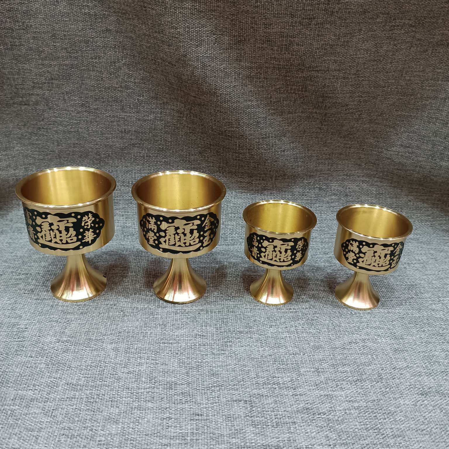 Metal handicrafts, gift wine glasses, tall glass wine bottles, retro gold and jade abundance, prosperity and wealth cups, offering cups, large tourist souvenirs, auspicious gifts, copper wine glasses, traditional Chinese style antique wine glasses, tall glass exquisite gifts, home furnishings, and decorations detail image 3