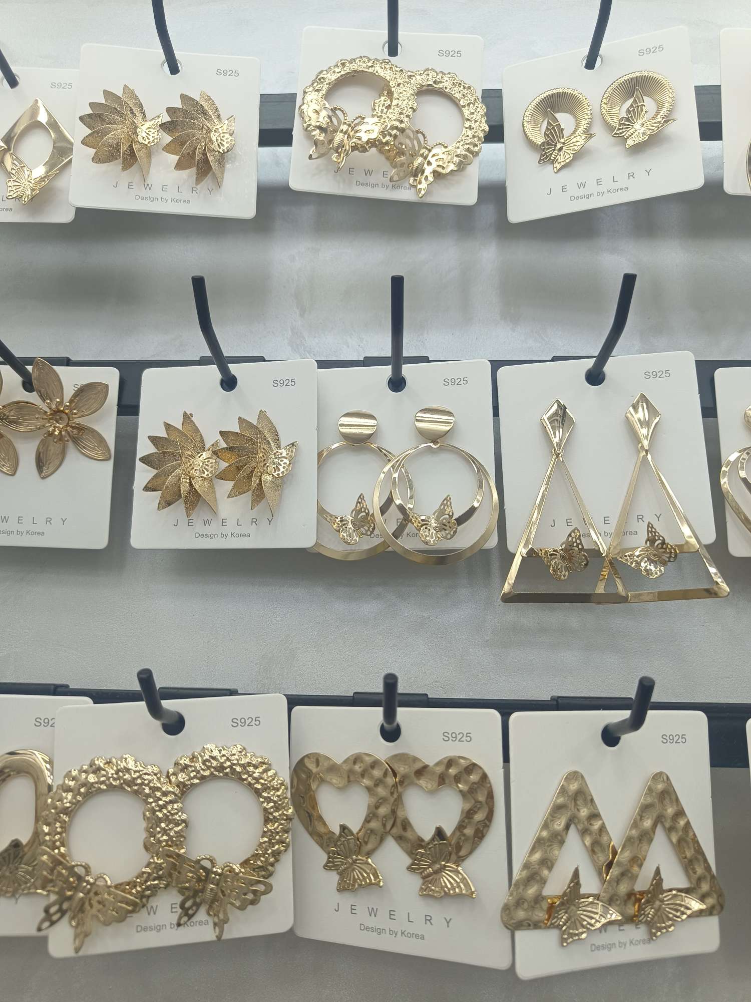 Stainless steel round earrings, iron sheet earrings, unique design, selected accessories, earrings series, fashionable and trendy earrings, iron sheet patterns detail image 3