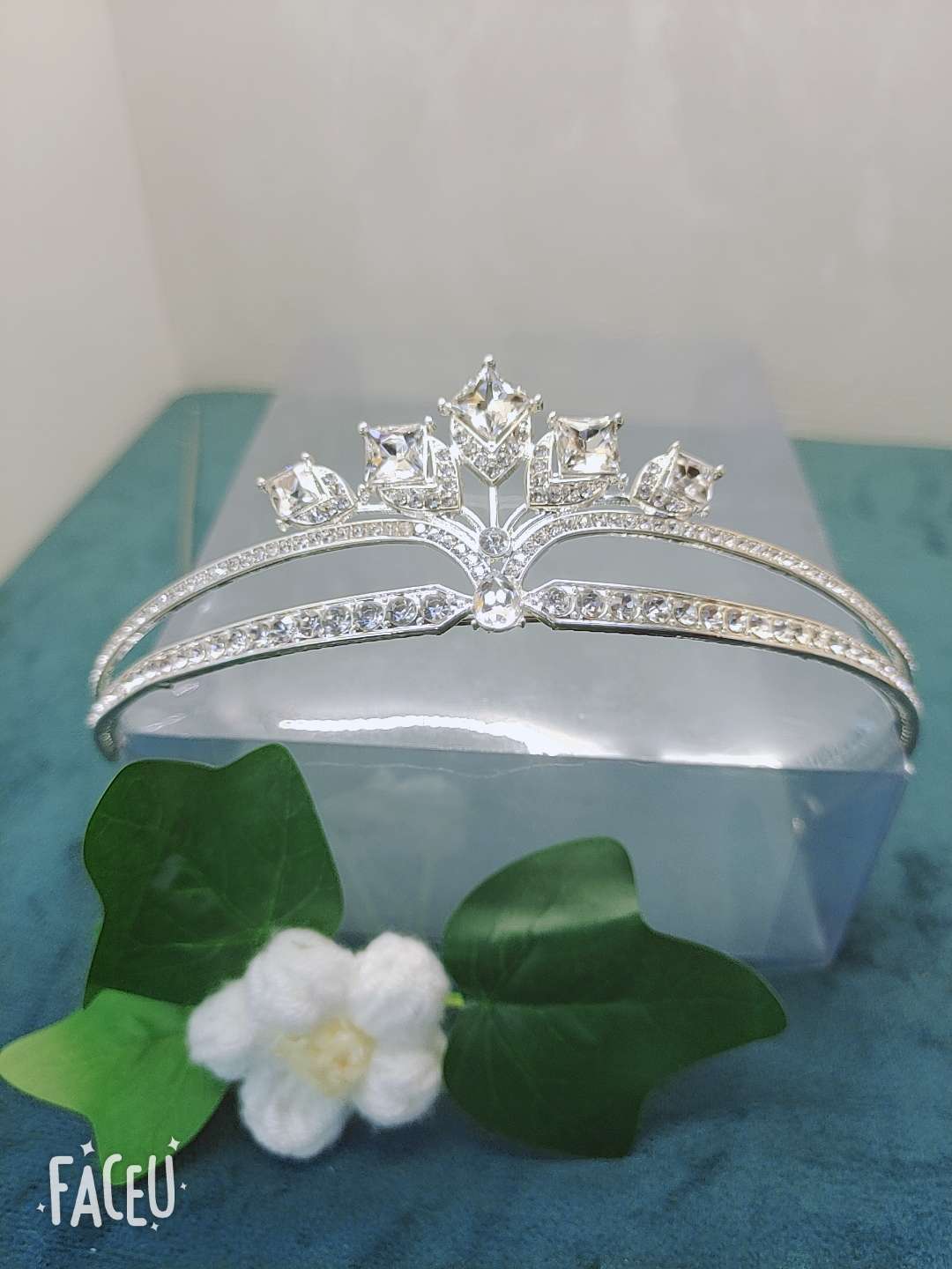 合成锆石皇冠头饰 莫桑石皇冠发饰 王冠饰品 皇冠头纱生日鲜花装饰 精致典雅女士首饰详情图2