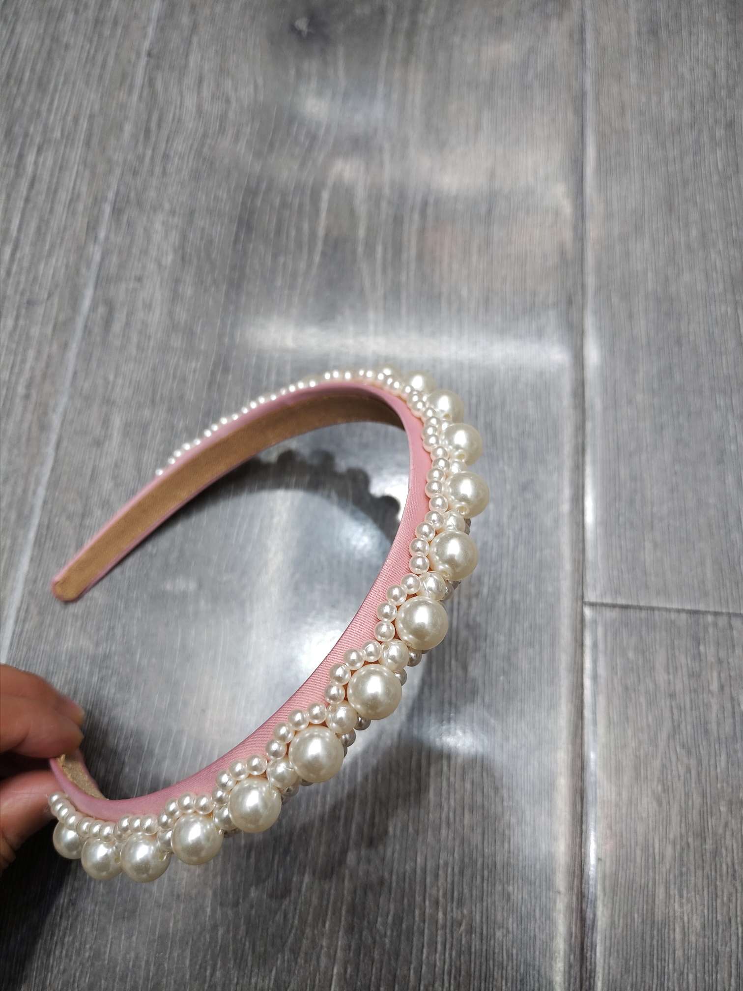 夏季百搭女士珍珠头箍 饰品发饰头饰发箍 美丽串珠发箍 塑料头箍轻便耐用 不伤发质时尚潮流批发零售头箍女夏季百搭串珠发箍详情图5