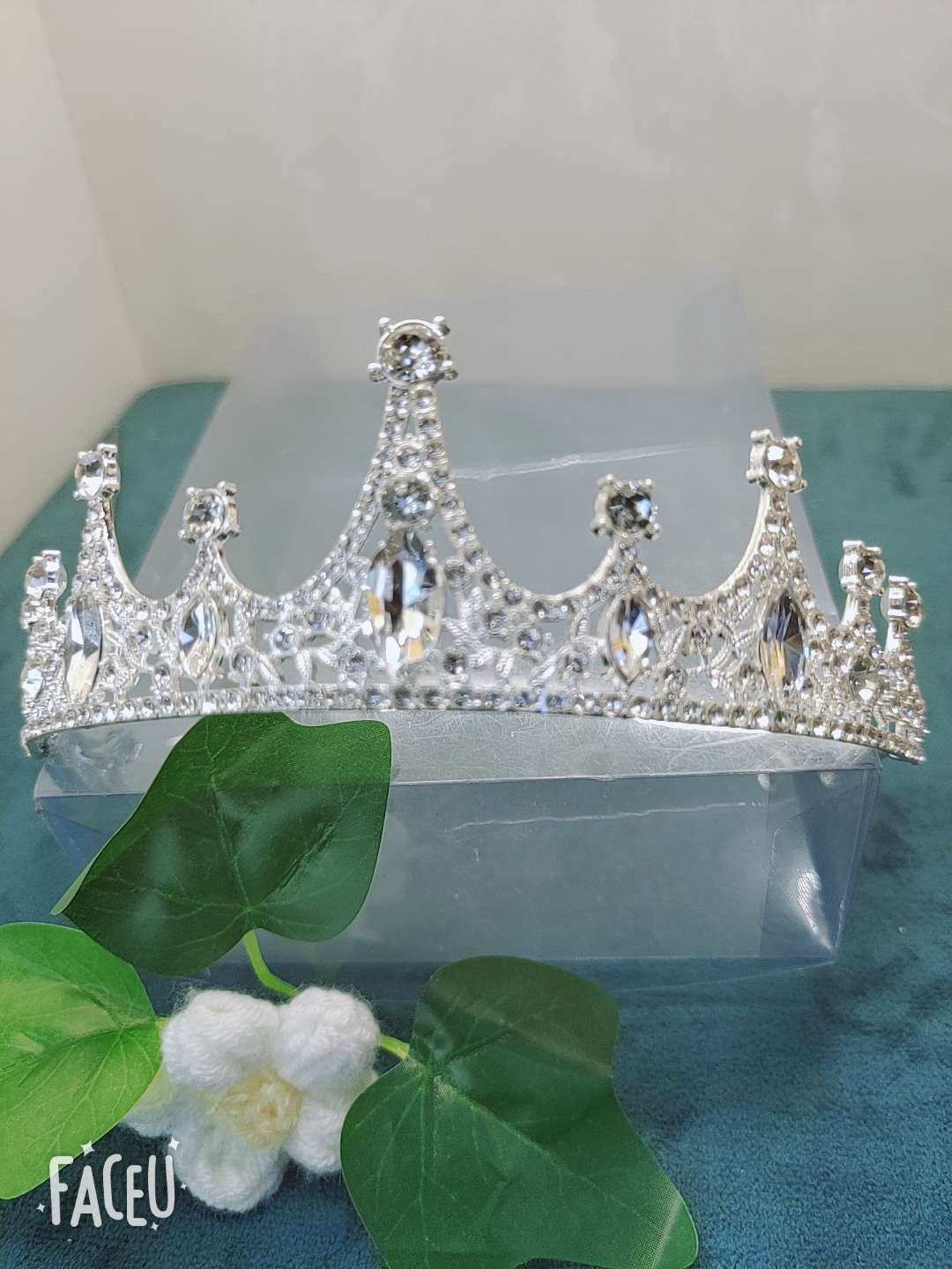 合成锆石皇冠头饰 莫桑石皇冠发饰 王冠饰品 皇冠头纱生日鲜花装饰 精致典雅女士首饰细节图