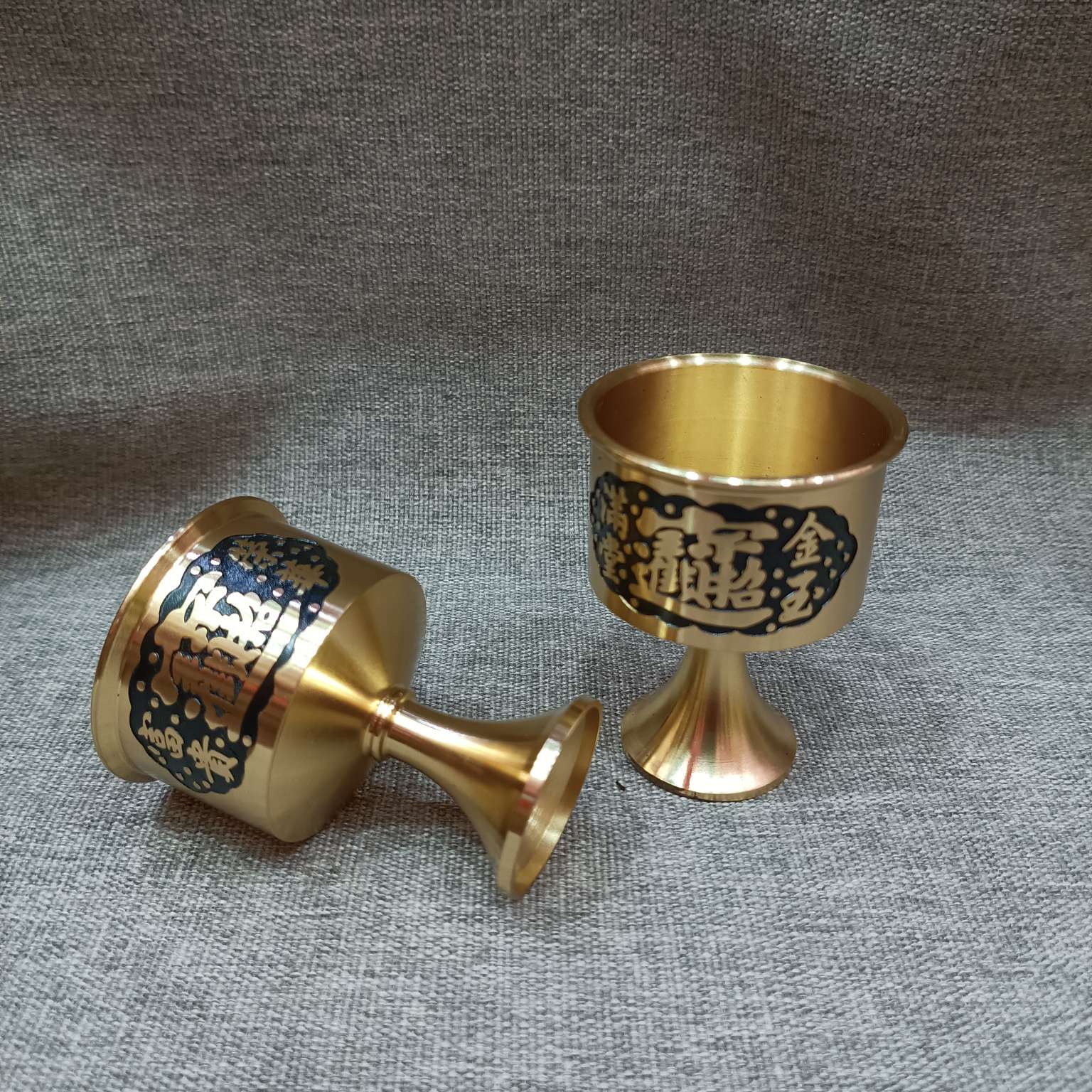 Metal handicrafts, gift wine glasses, tall glass wine bottles, retro gold and jade full house, prosperity and wealth cups, offering cups, small cups, travel souvenirs, auspicious gifts, copper wine glasses, Chinese-style antique wine glasses, tall glass exquisite gifts, home items, decorations detail image 5