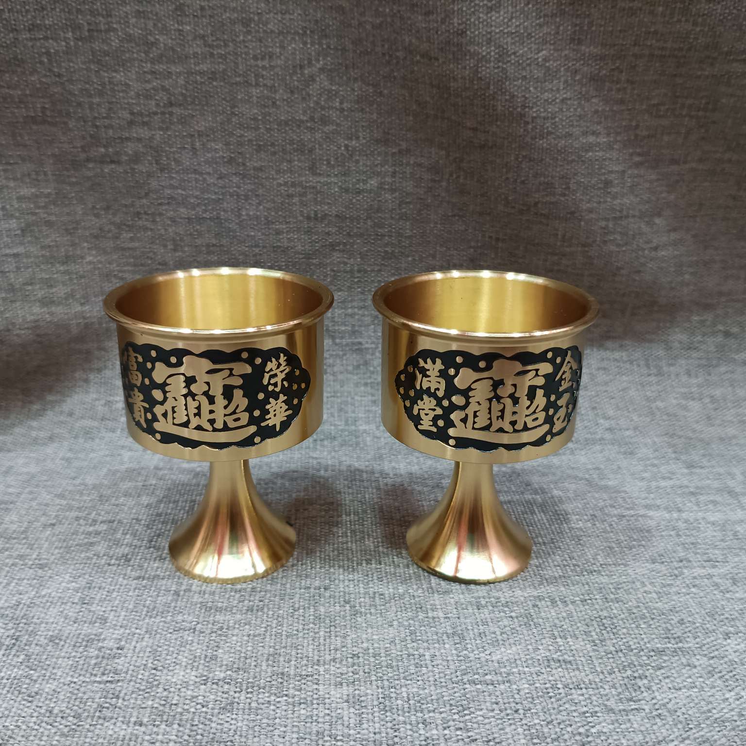Metal handicrafts, gift wine glasses, tall glass wine bottles, retro gold and jade abundance, prosperity and wealth cups, offering cups, large tourist souvenirs, auspicious gifts, copper wine glasses, traditional Chinese style antique wine glasses, tall glass exquisite gifts, home furnishings, and decorations