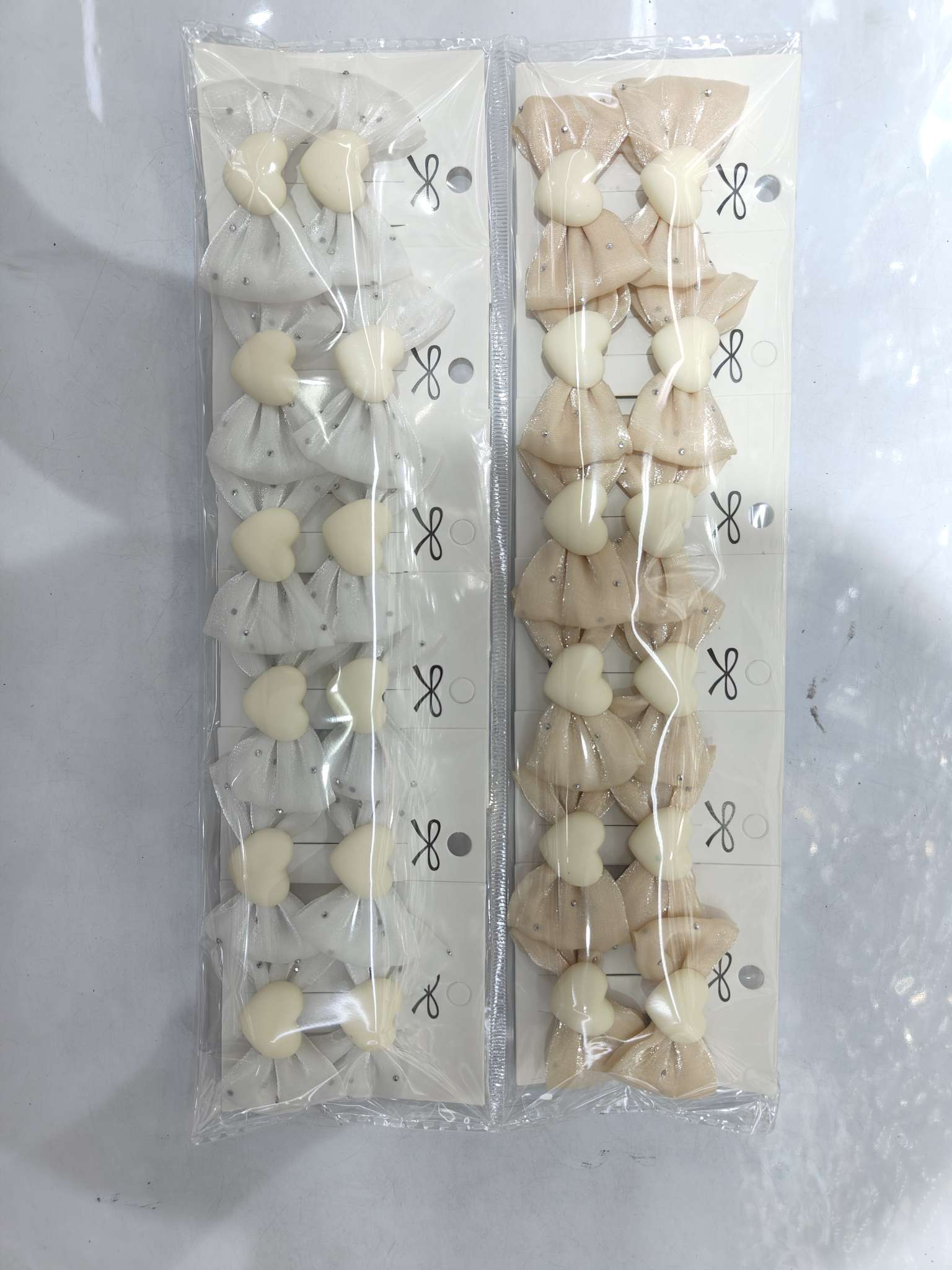 布艺底托+精密点钻工艺，钻面紧实不易脱落，耐造耐用，日常佩戴不易刮花。
