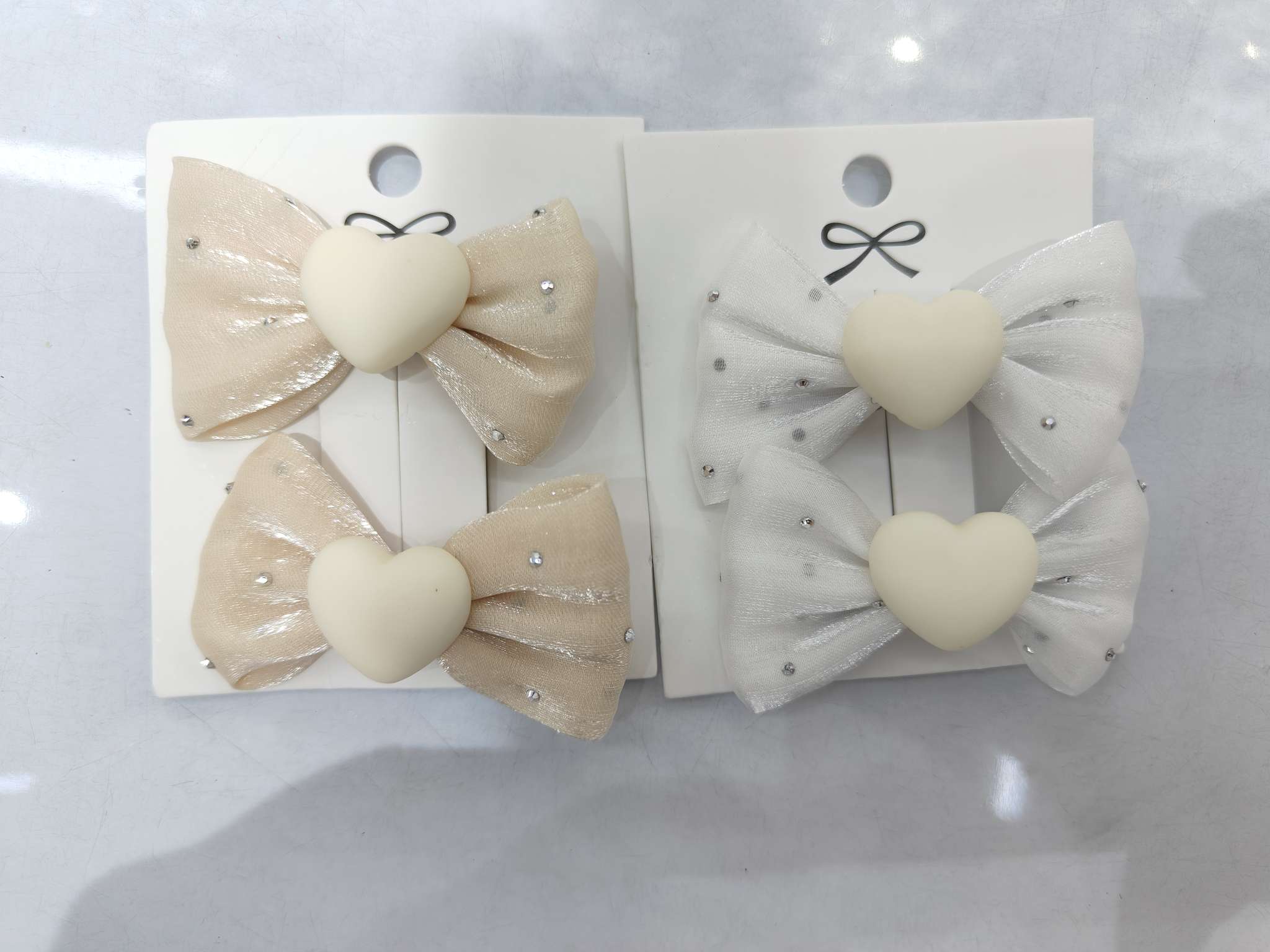 布艺底托+精密点钻工艺，钻面紧实不易脱落，耐造耐用，日常佩戴不易刮花。详情图3