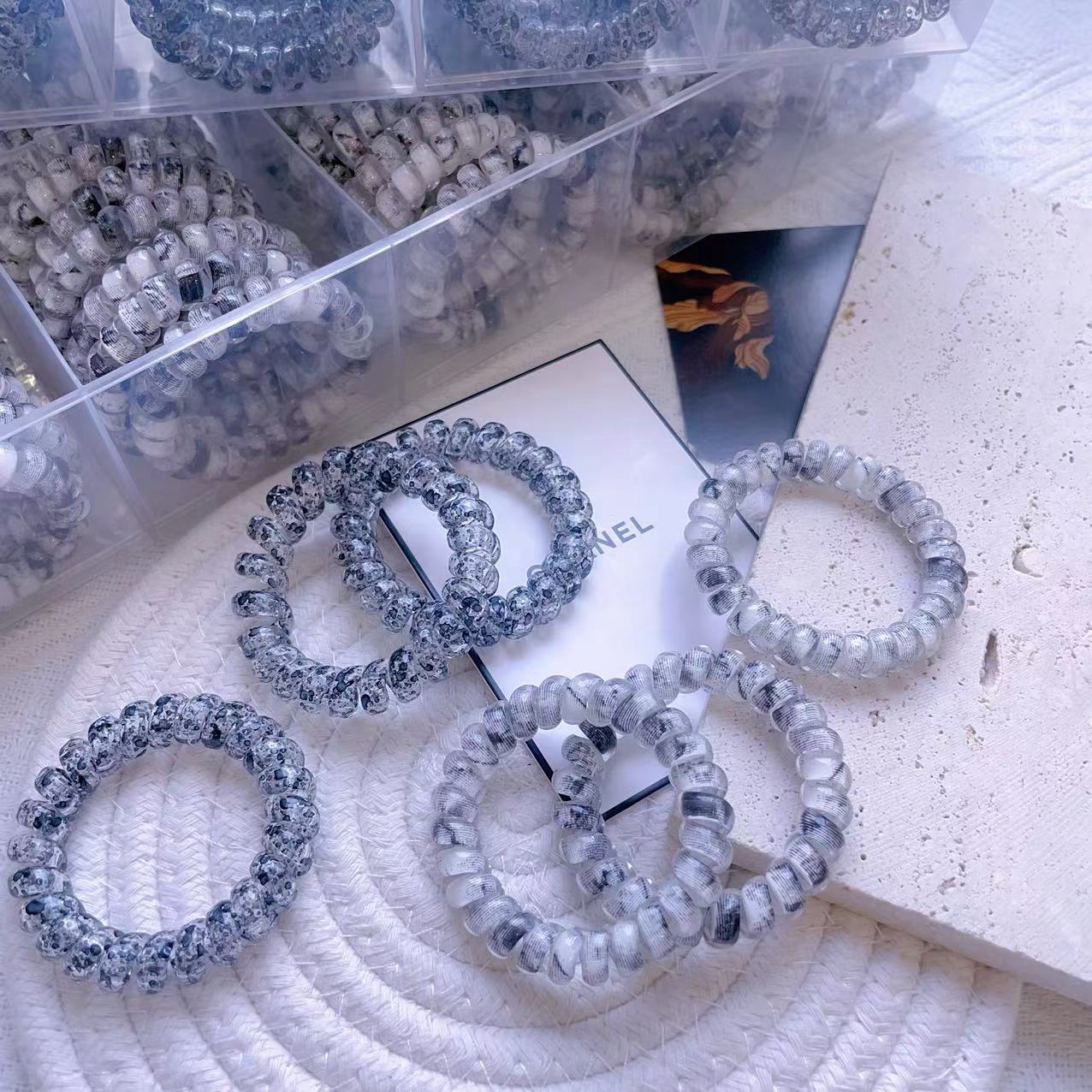 Dingdian No.1 Store's retro marble-patterned leather band, fashionable Korean version, is a popular choice for girls to use leather bands, hair ties, hair bands and telephone lines