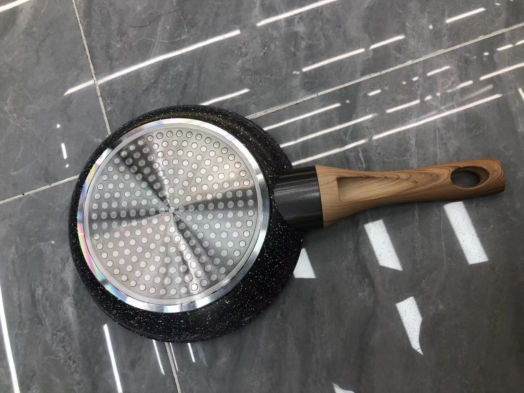 Non-stick pan, milk pan, flat pan, 18cm wok, induction cooker, gas stove, universal red small pot, in stock and available for customization Item Picture