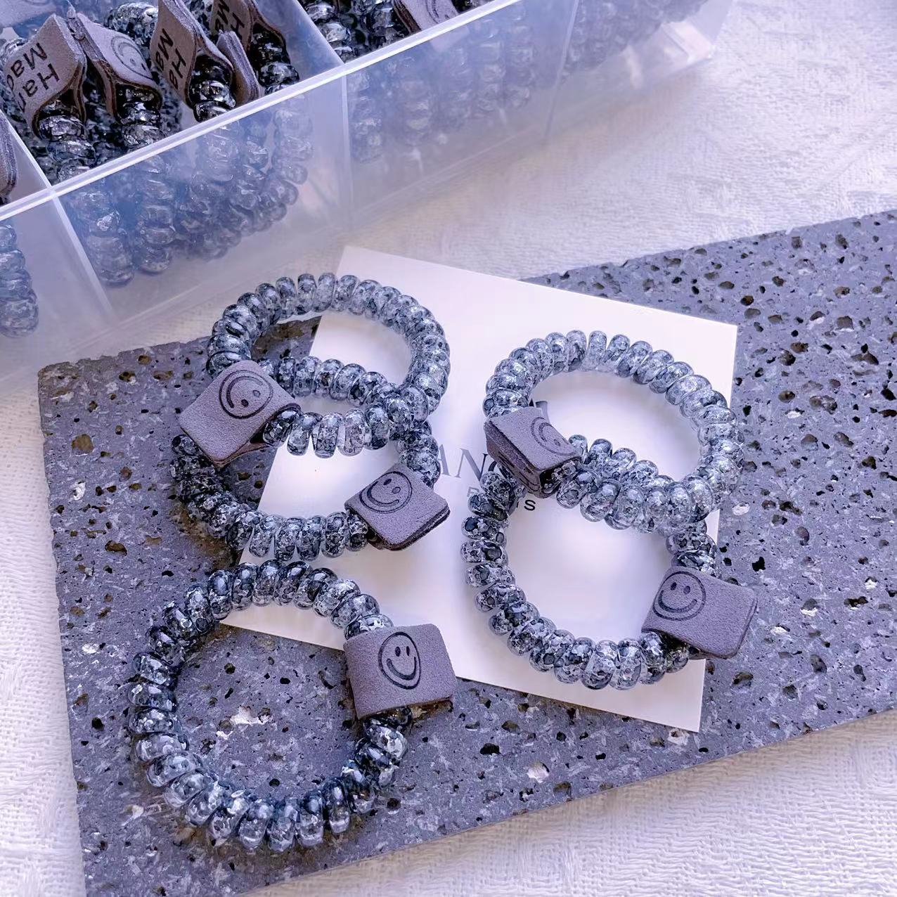 发夹/发饰/创意饰品/发卡/抓夹白底实物图