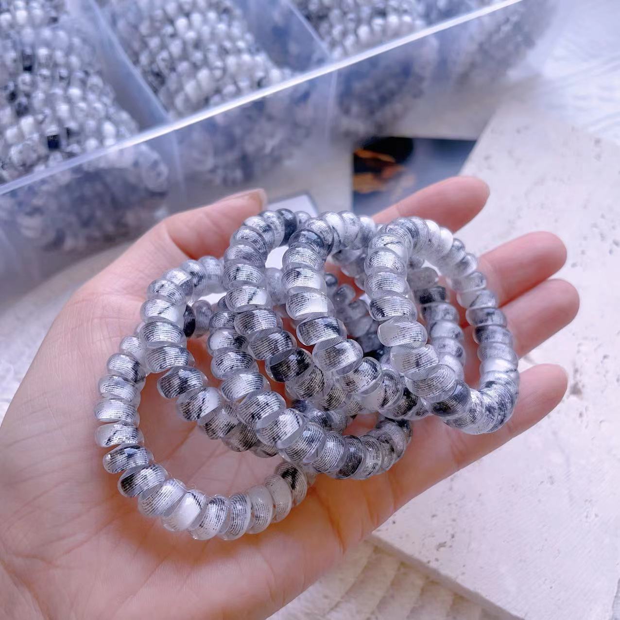 Dingdian No.1 Store's retro marble-patterned leather band, fashionable Korean version, is a popular choice for girls to use leather bands, hair ties, hair bands and telephone lines Application Scenario