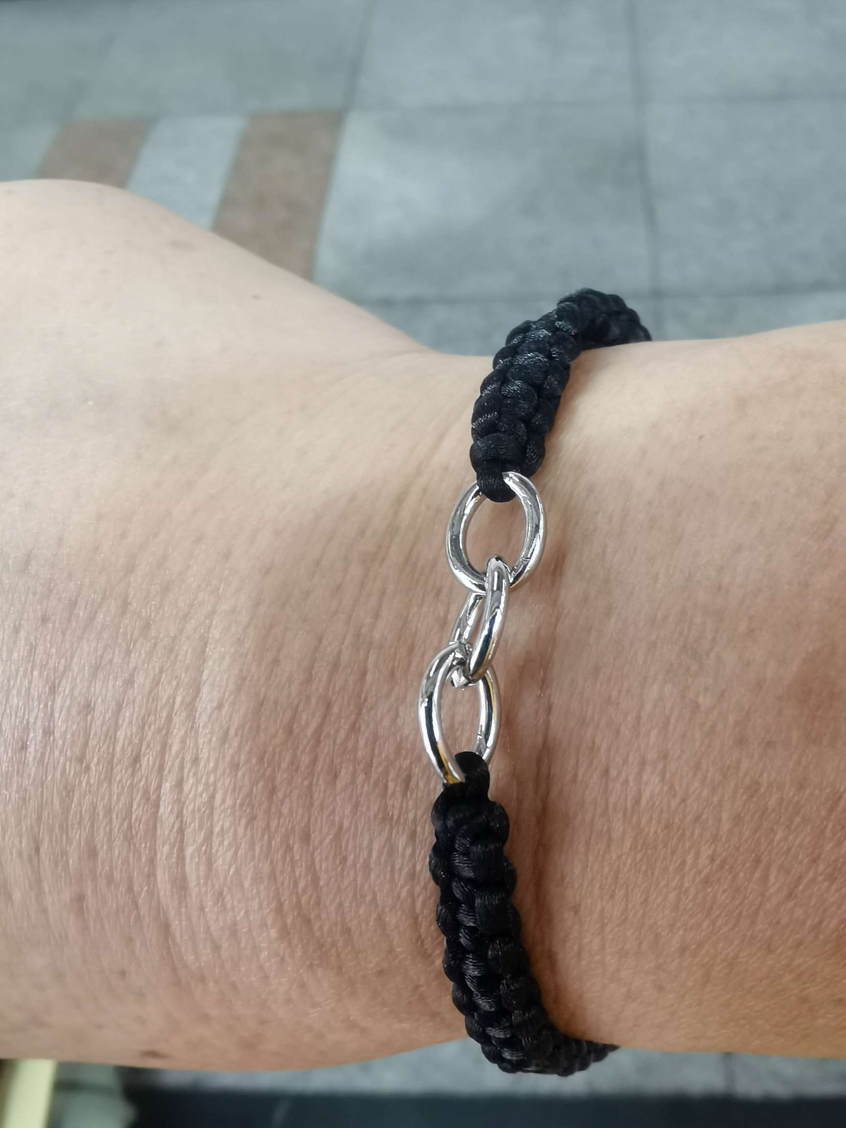 欧美爆款无限同心结棉绳手链 ，纯手工编织，黑色显高级感，精致饰品，时尚潮流，男女配饰产品图