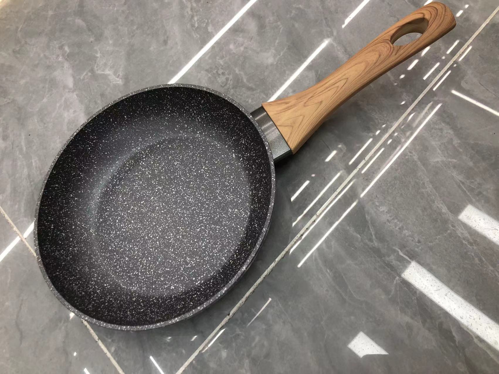 Non-stick pan, milk pan, flat pan, 18cm wok, induction cooker, gas stove, universal red small pot, in stock and available for customization details Picture