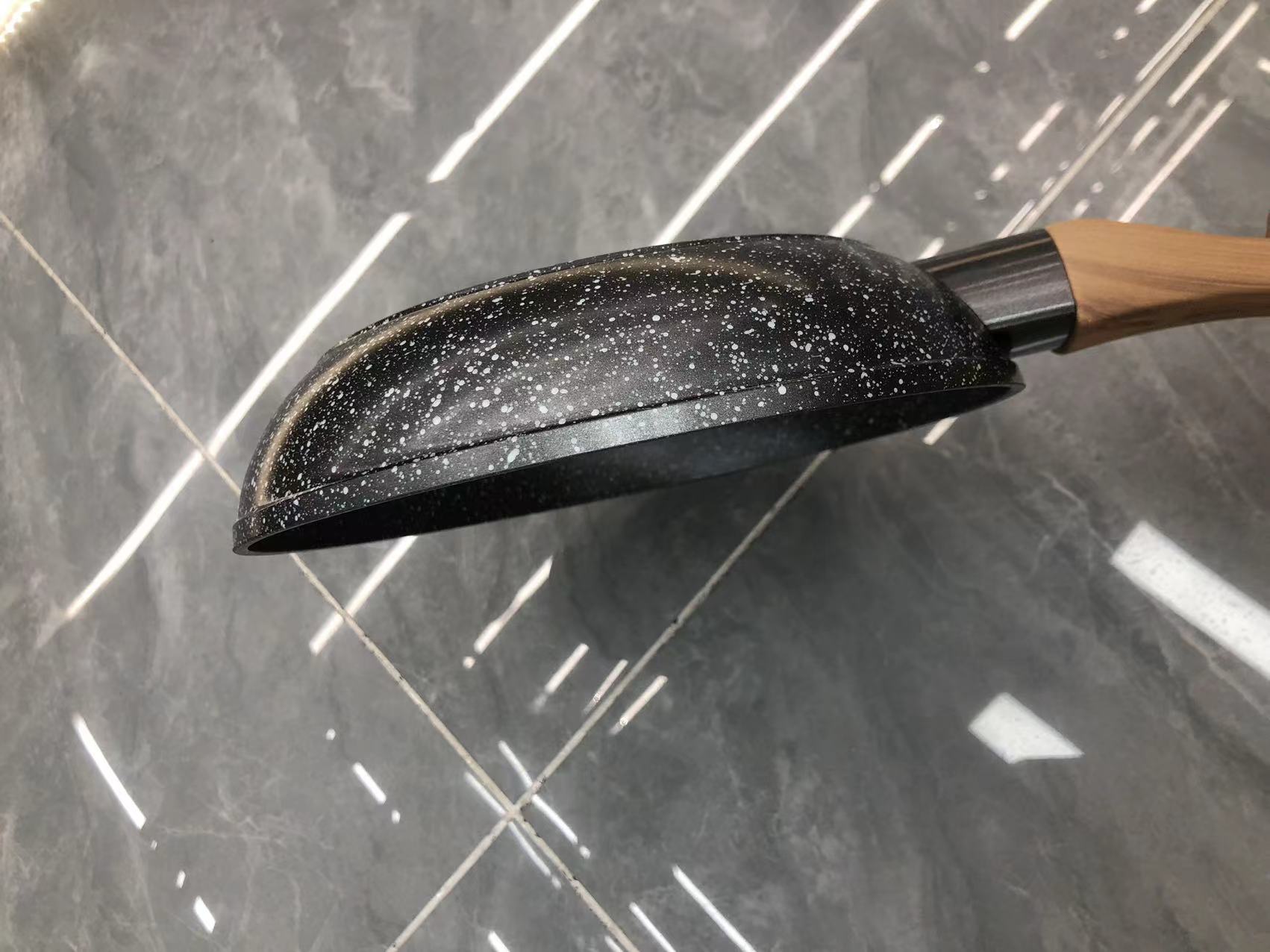 Non-stick pan, milk pan, flat pan, 18cm wok, induction cooker, gas stove, universal red small pot, in stock and available for customization Specification image