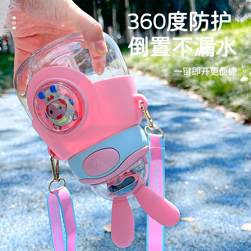 H185-公仔兔兔杯儿童水杯高颜值斜跨吸管兔兔杯运动大肚杯塑料杯细节图
