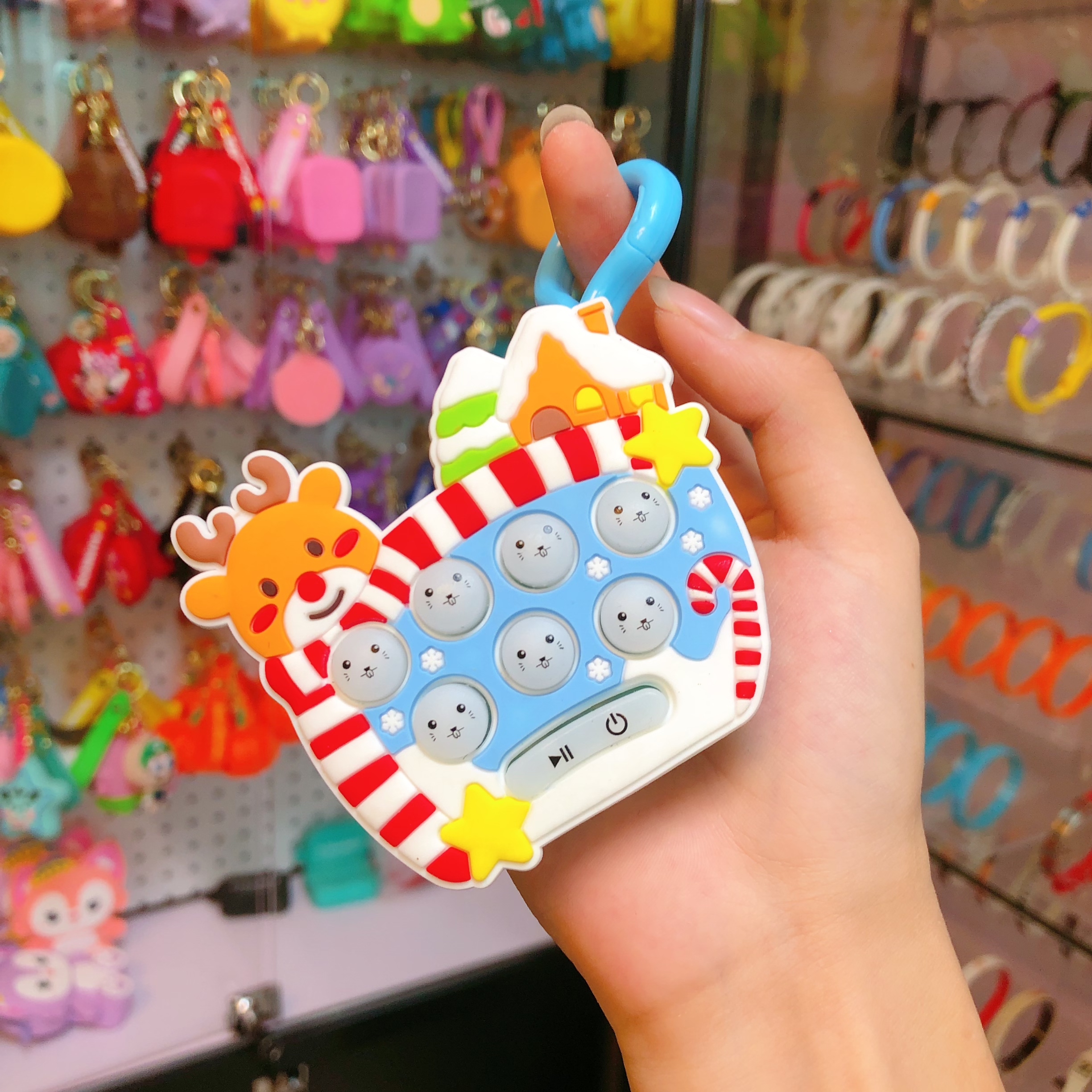 钥匙扣/钥匙挂件，包包挂件/钥匙圈/钥匙链/钥匙扣女士长款时尚白底实物图