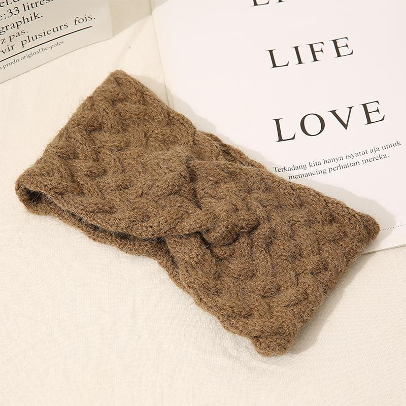 Woolen cross headband for women, Korean Instagram sporty outdoor knitted headwear, popular wide-edge facial cleansing headband, anti-slip headband Application Scenario