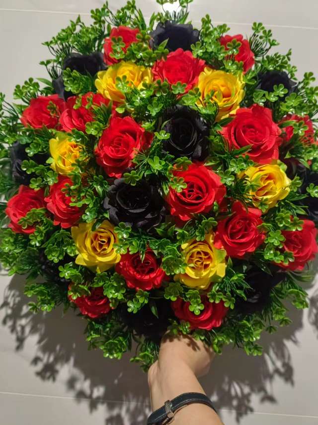 Guirnalda de rosas detail image 2