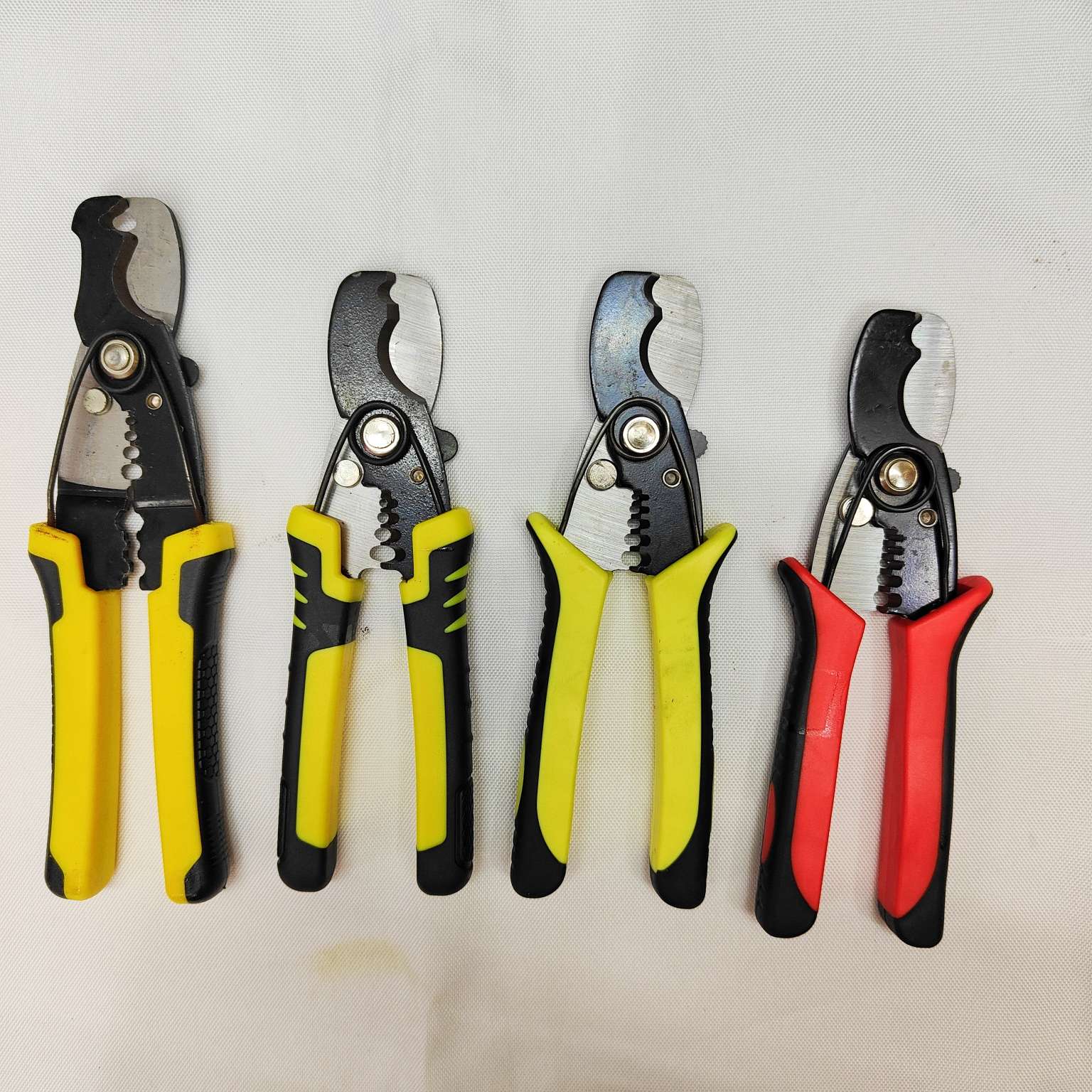 剥线钳电缆钳断线钳剥皮钳手动电工作业家庭日常应用建筑工地设备维修产品图