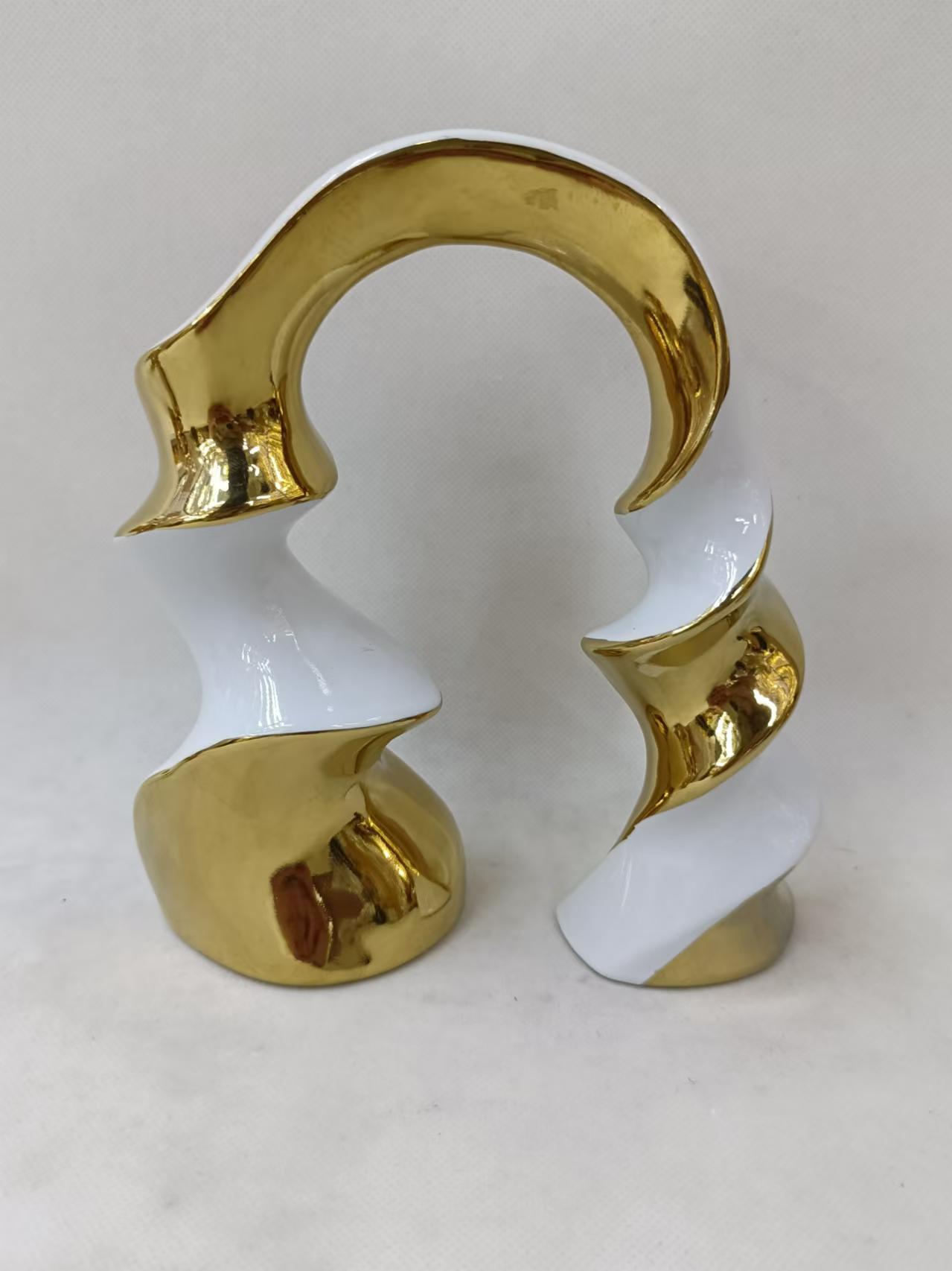 Irregular-shaped ornaments details Picture