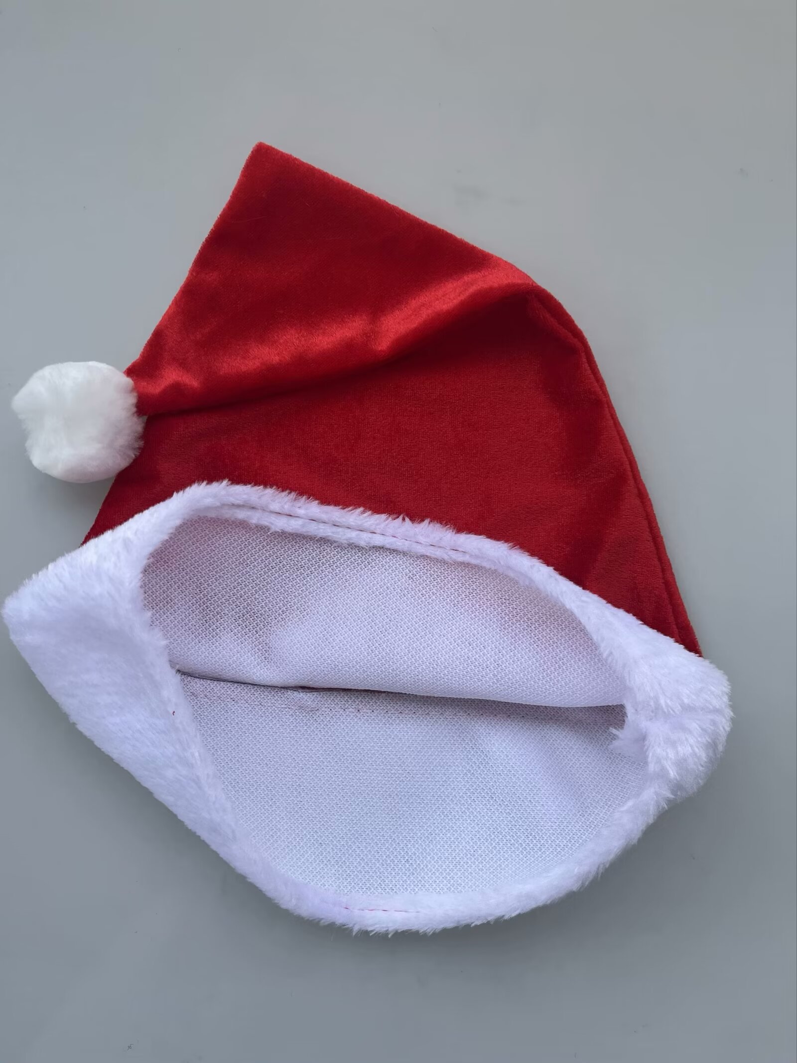 High-quality non-woven fabric Christmas hats, children's Christmas hats, Santa Claus hats, ground promotion and wechat business gifts Application Scenario
