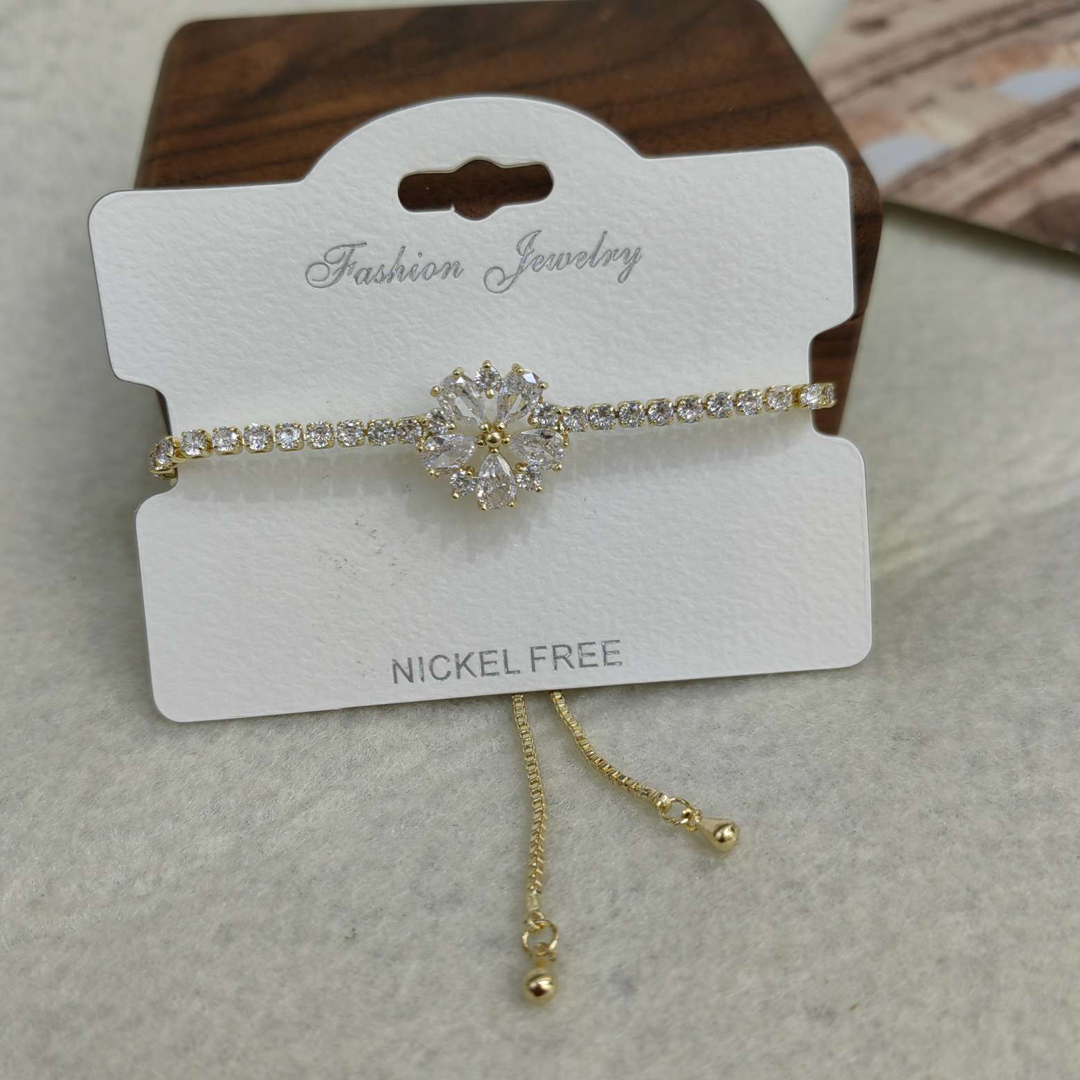 珍珠手链朱砂手串 高档手饰精致手链时尚饰品女士手饰礼品装饰品铜锆石抽拉金色白k流行经典爆款网红经典时尚复古法式欧美日韩火详情图3