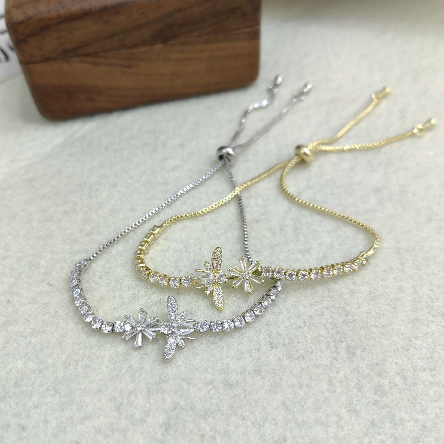 珍珠手链朱砂手串 高档手饰精致手链时尚饰品女士手饰礼品装饰品铜锆石抽拉金色白k流行经典爆款网红经典时尚复古法式欧美日韩火详情图9