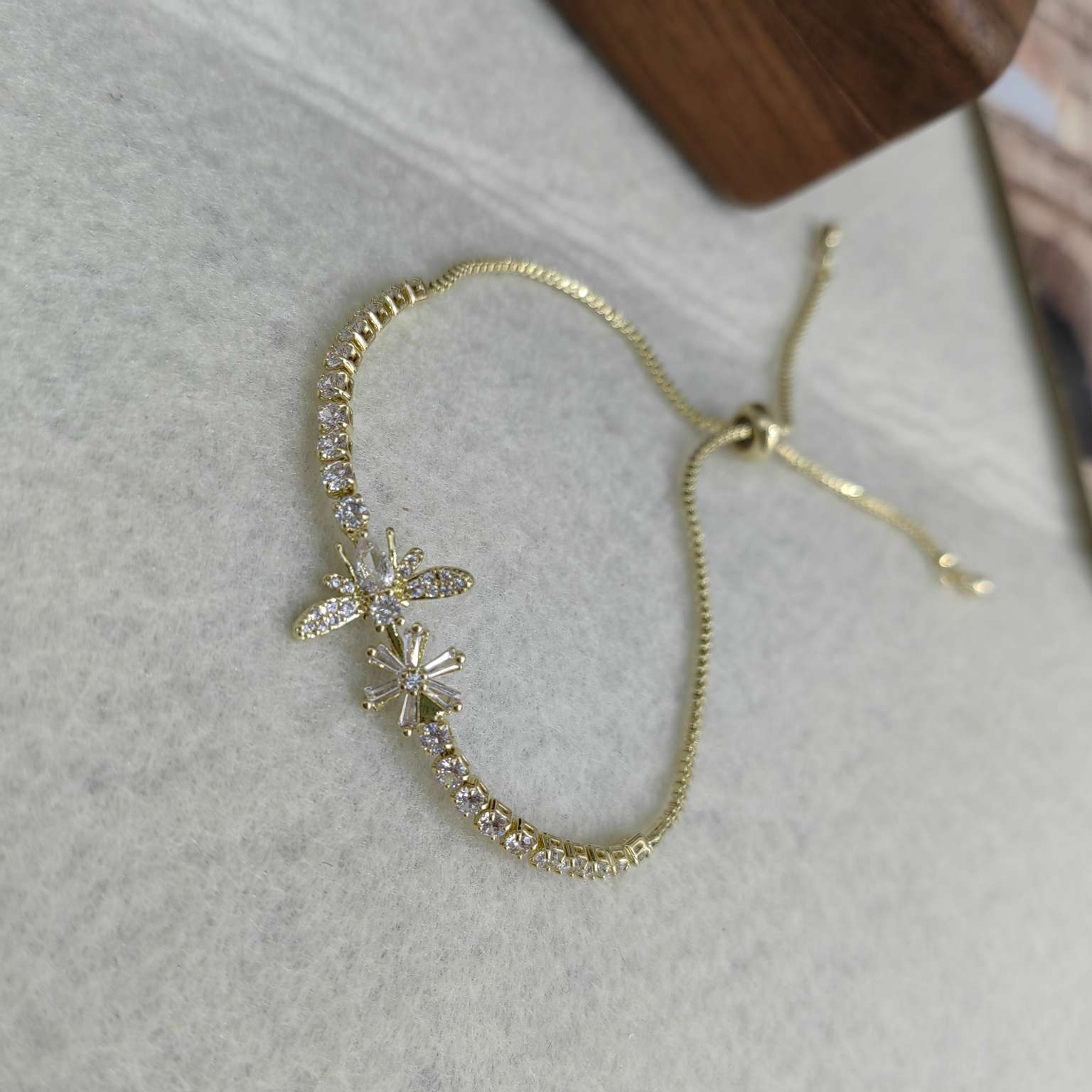 珍珠手链朱砂手串 高档手饰精致手链时尚饰品女士手饰礼品装饰品铜锆石抽拉金色白k流行经典爆款网红经典时尚复古法式欧美日韩火详情图2