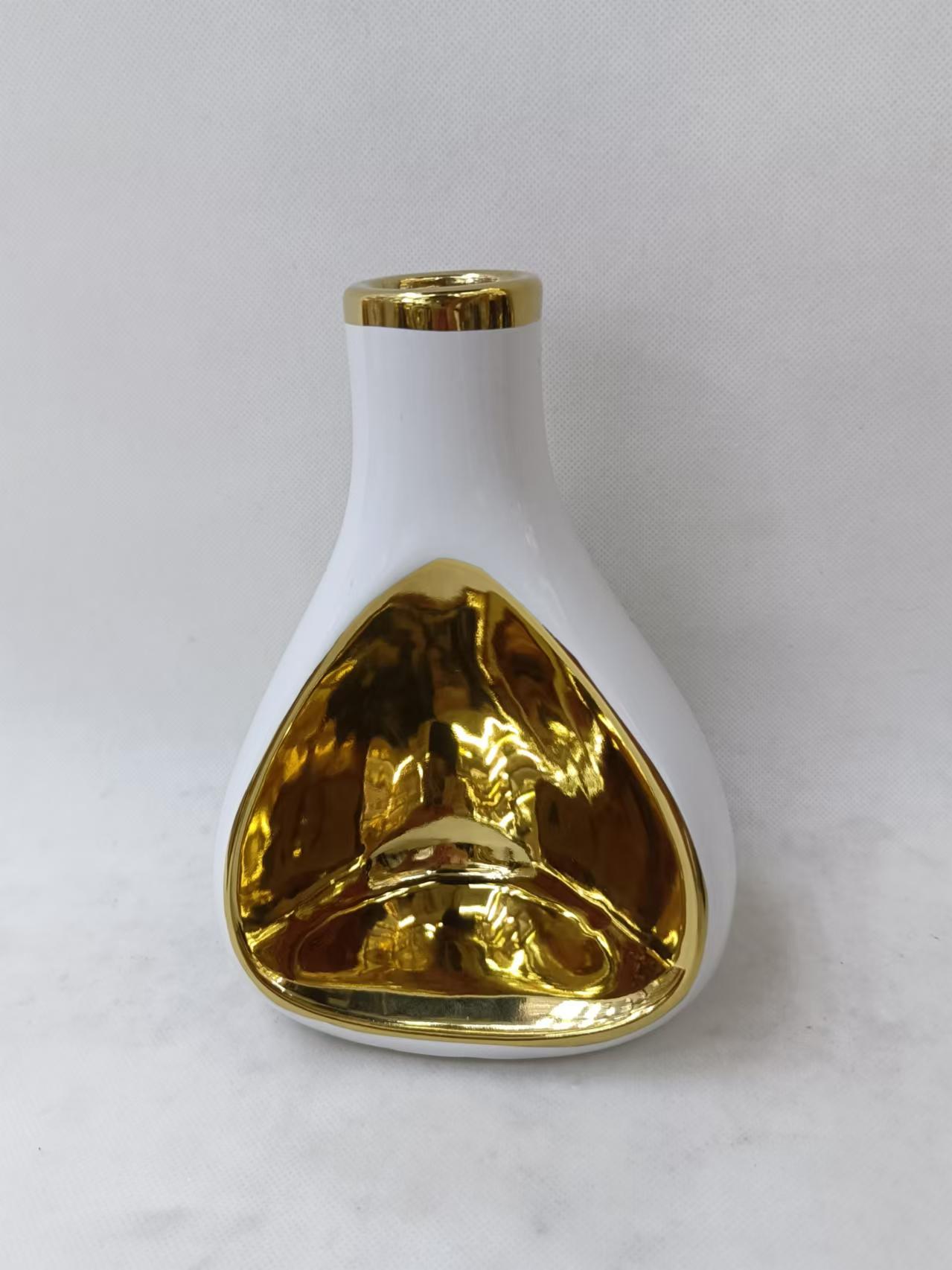 Irregular-shaped decorative flower arrangements details Picture