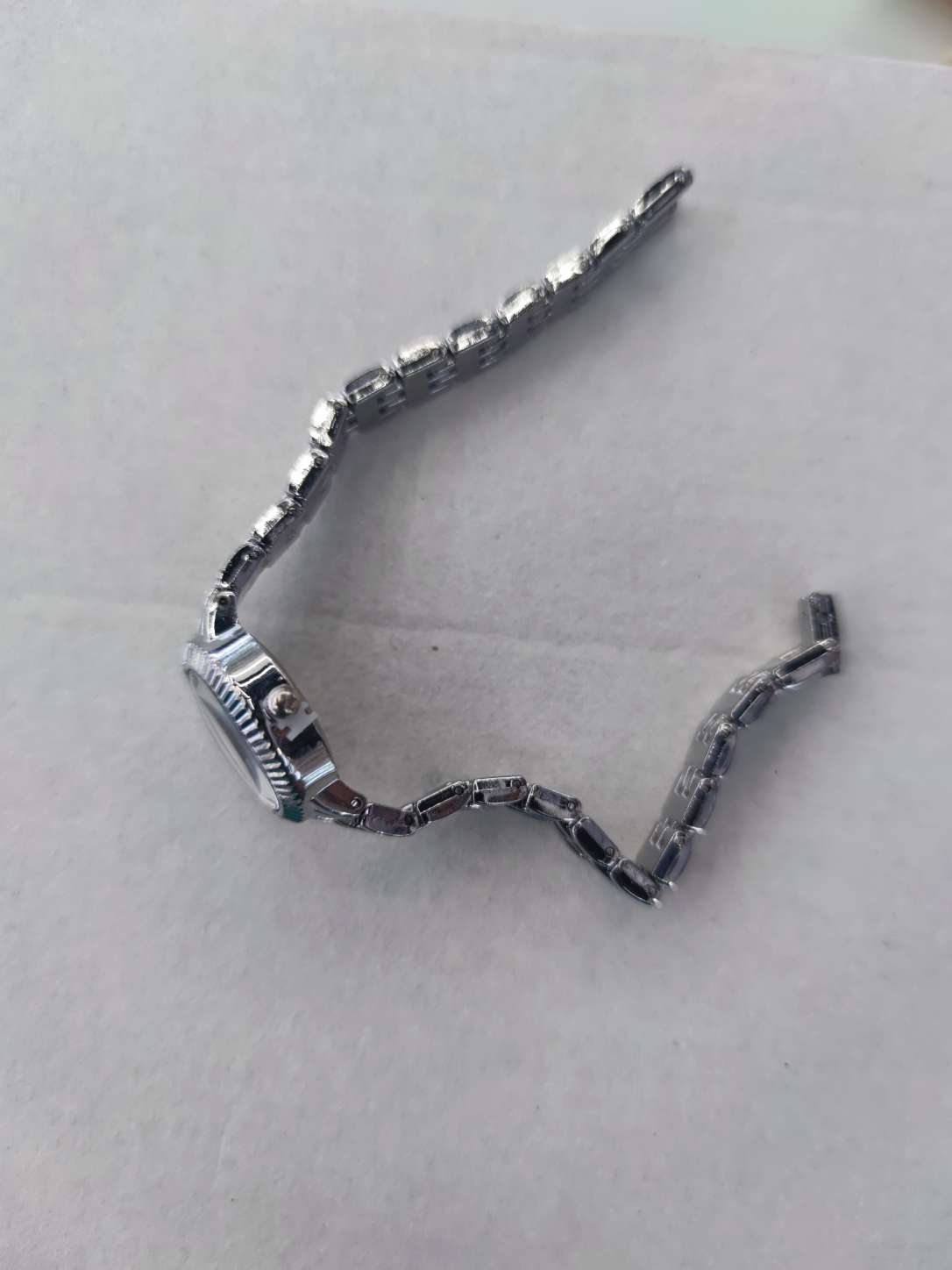 时尚单品小绿表 石英表女学生款 饰品吊坠手链手表 精致石英表 简约时尚手表手表详情图3