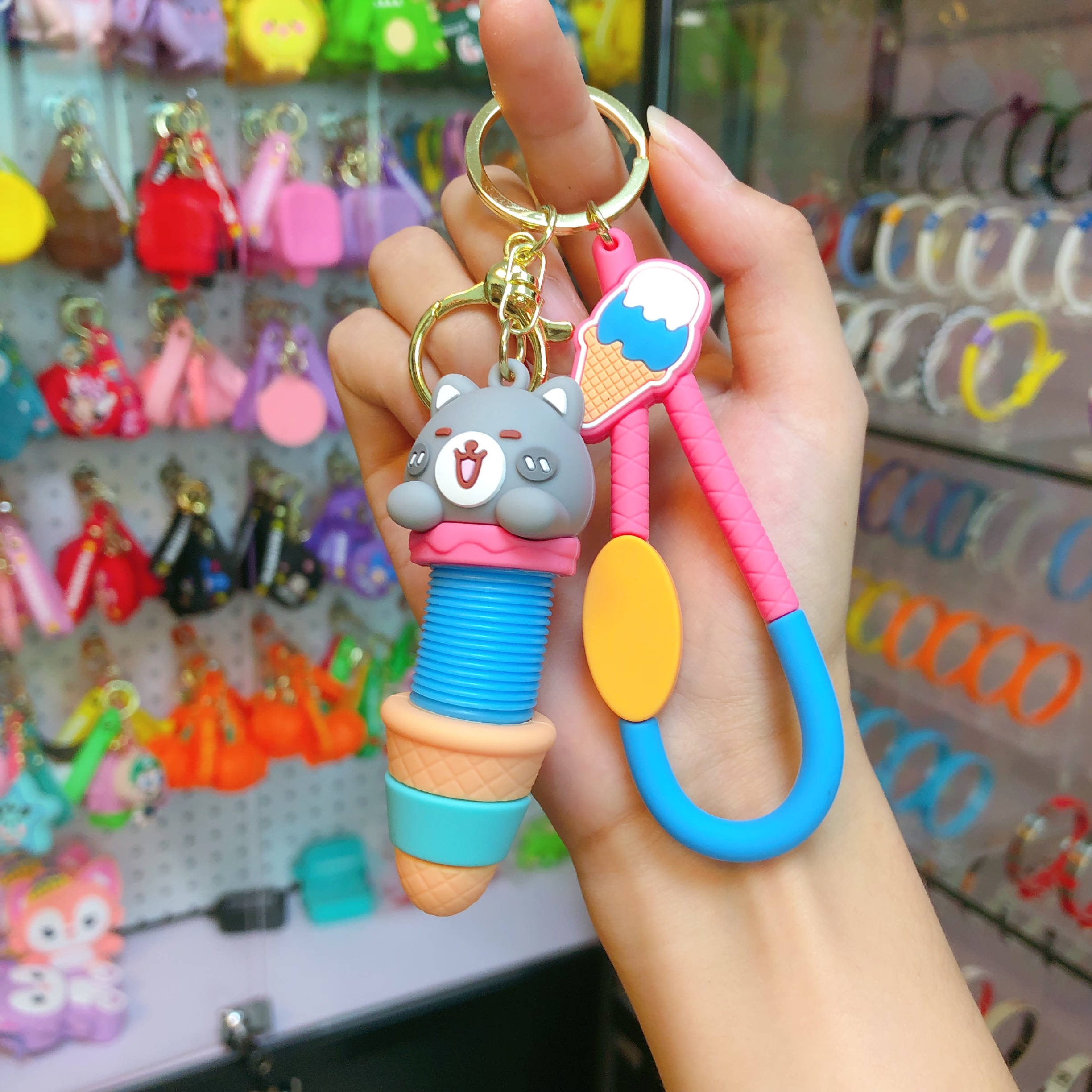 Wholesale of cartoon creative stretchable neck keychains, fun stress-relieving bag pendants, car ornaments, chain rings, and small gifts Application Scenario