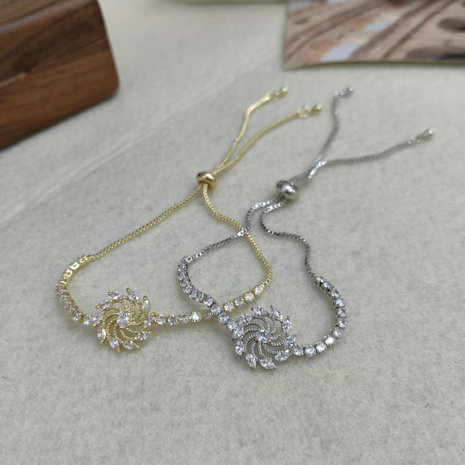 珍珠手链朱砂手串 高档手饰精致手链时尚饰品女士手饰礼品装饰品铜锆石抽拉金色白k流行经典爆款网红经典时尚复古法式欧美日韩火详情图10