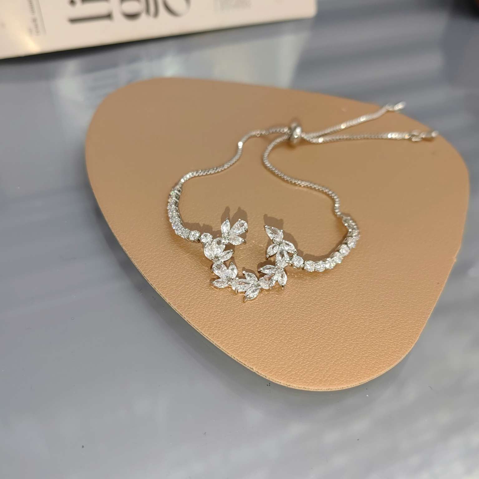 珍珠手链朱砂手串 高档手饰精致手链时尚饰品女士手饰礼品装饰品铜锆石抽拉金色白k流行经典爆款网红经典时尚复古法式欧美日韩火详情图20