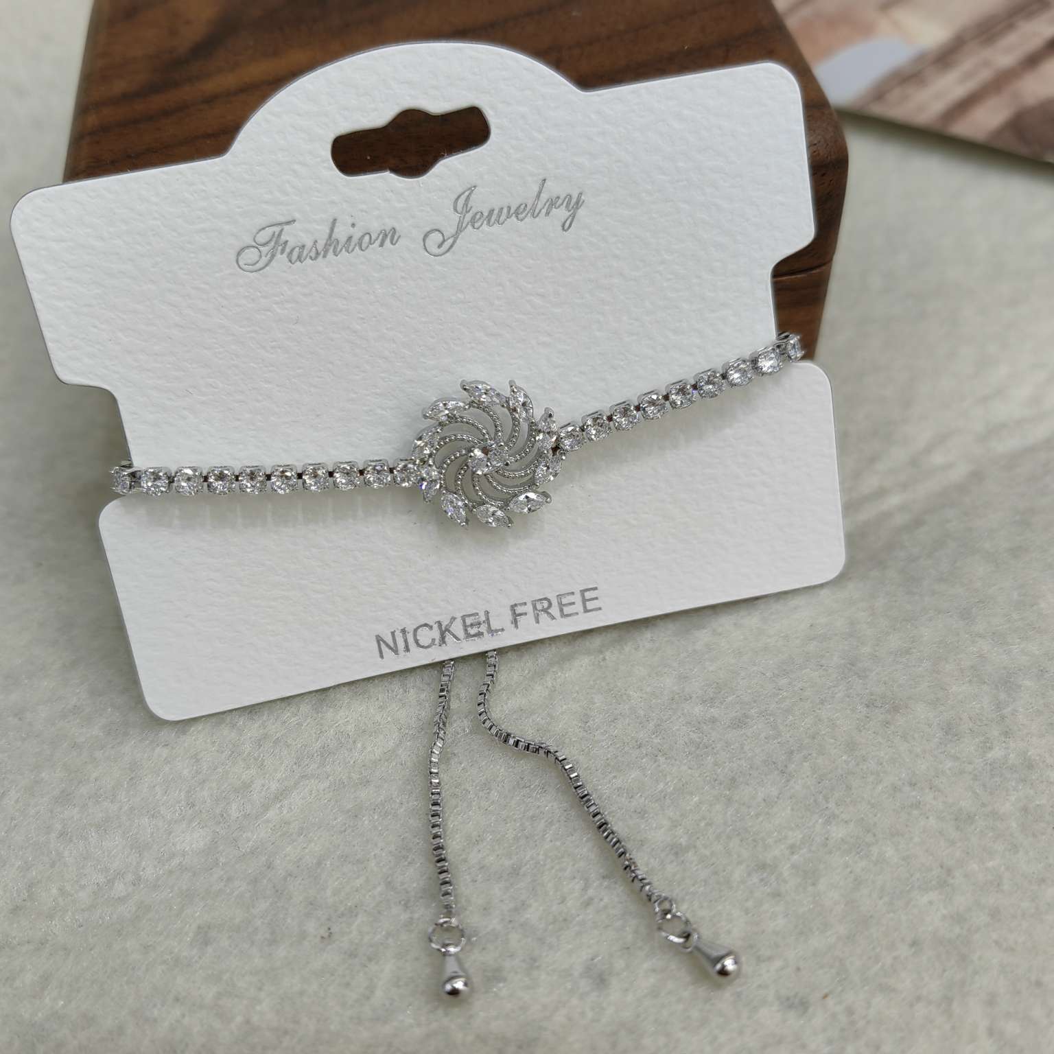 珍珠手链朱砂手串 高档手饰精致手链时尚饰品女士手饰礼品装饰品铜锆石抽拉金色白k流行经典爆款网红经典时尚复古法式欧美日韩火详情图4