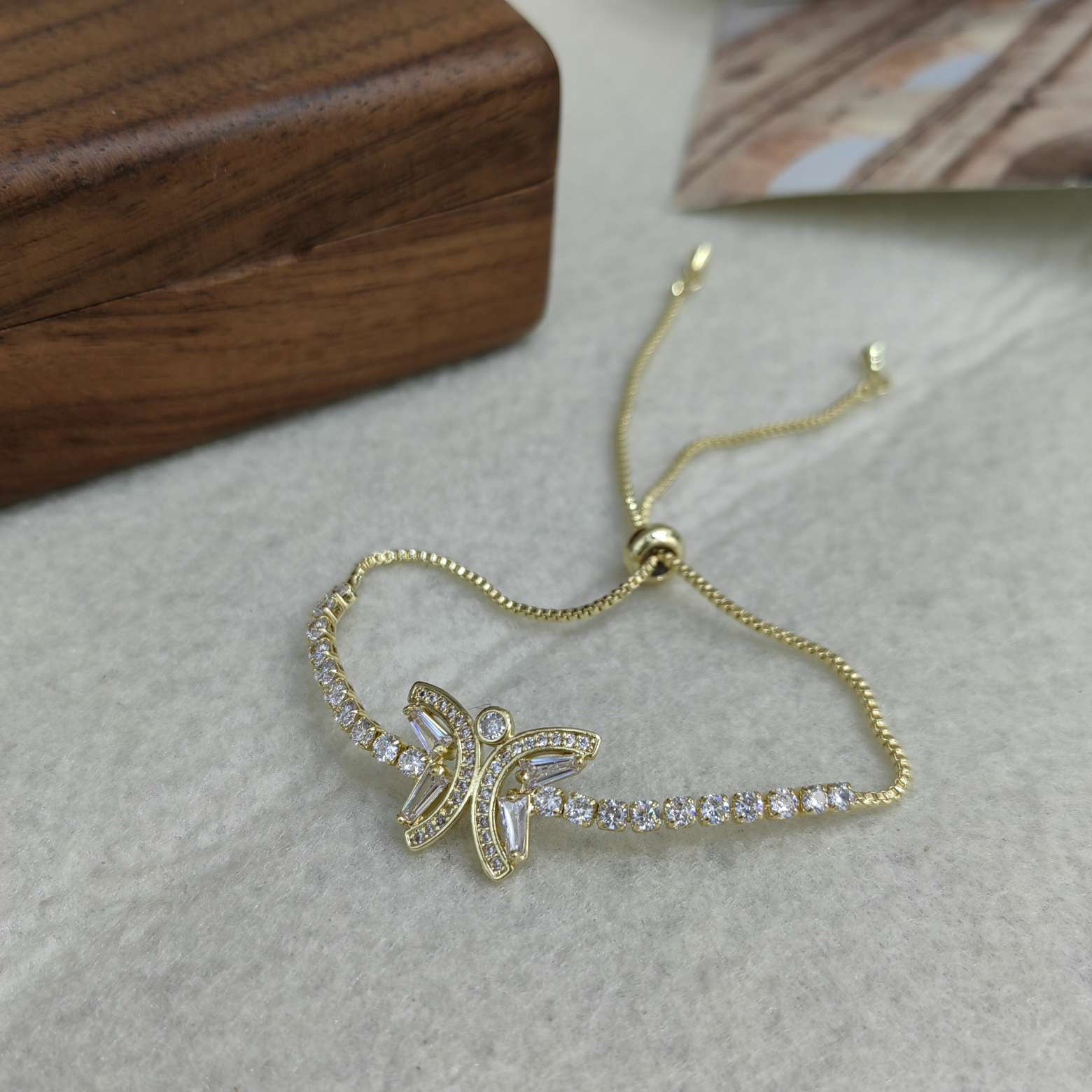 珍珠手链朱砂手串 高档手饰精致手链时尚饰品女士手饰礼品装饰品铜锆石抽拉金色白k流行经典爆款网红经典时尚复古法式欧美日韩火详情图5