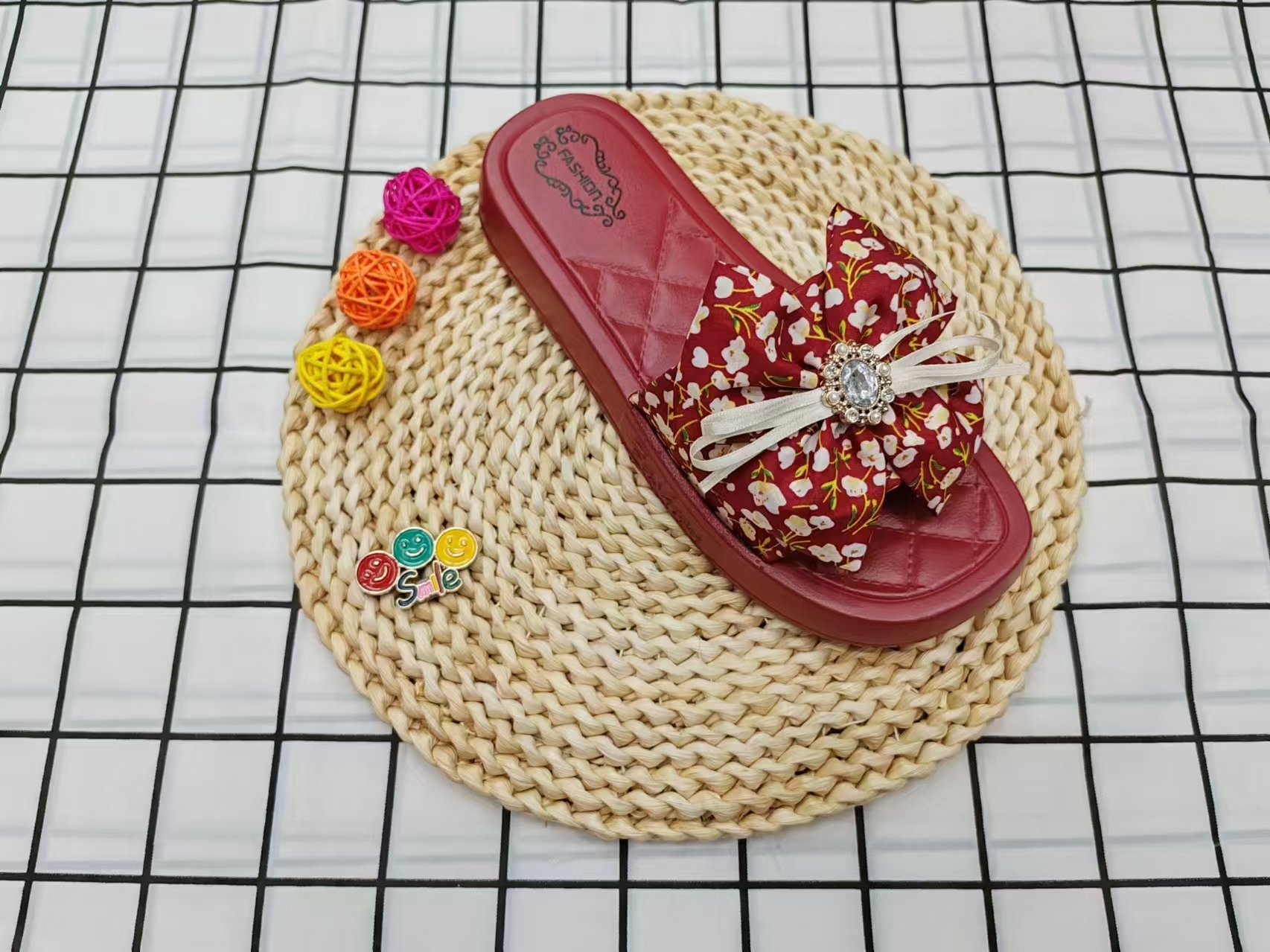 Fashionable summer outerwear thick-soled bow-shaped flip-flops details Picture