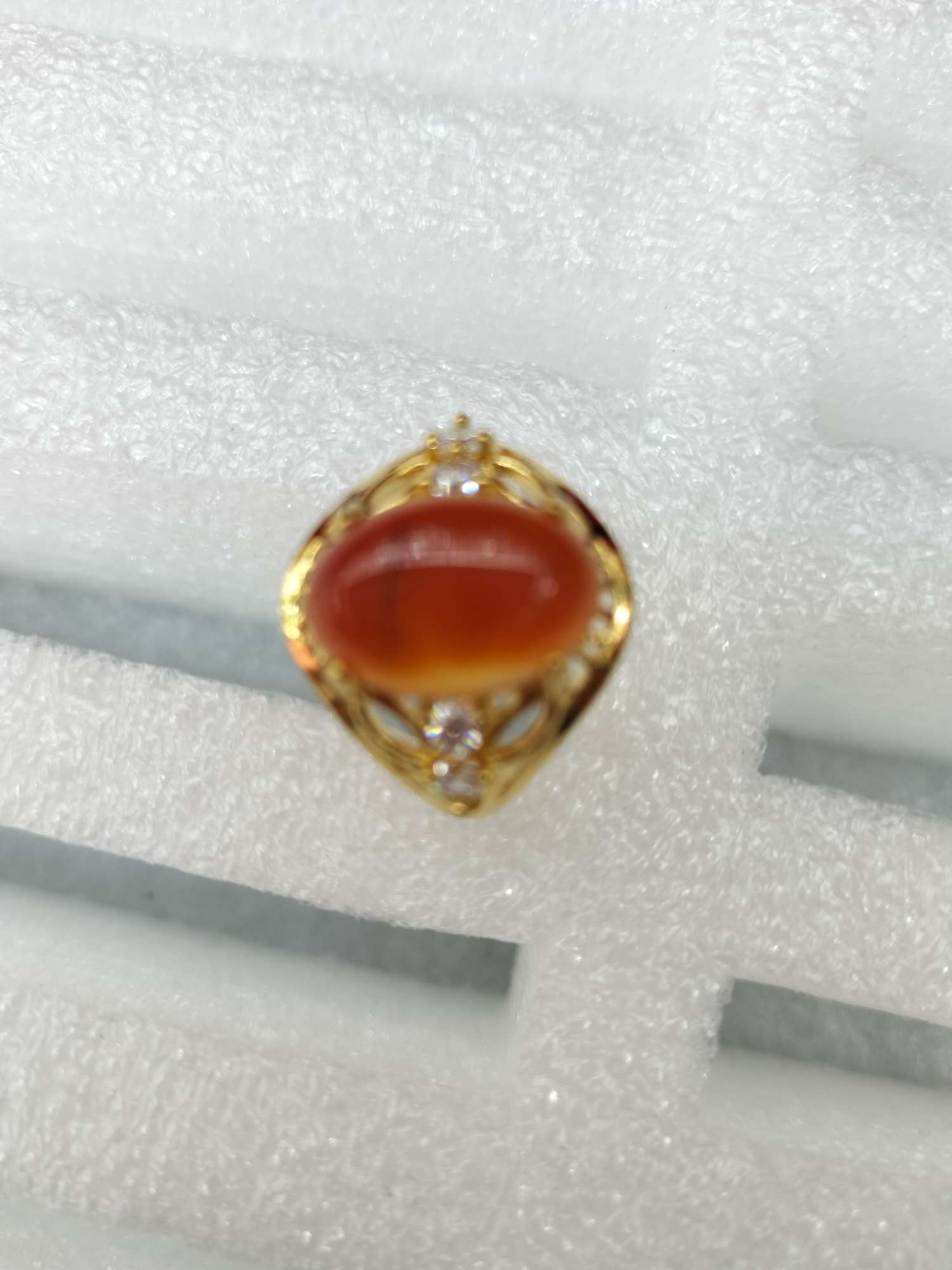 Customized jewelry and accessories, professional matching of jewelry rings, irregular socialite bracelets, women's circle earrings, natural stone jewelry, and high-end accessories selection