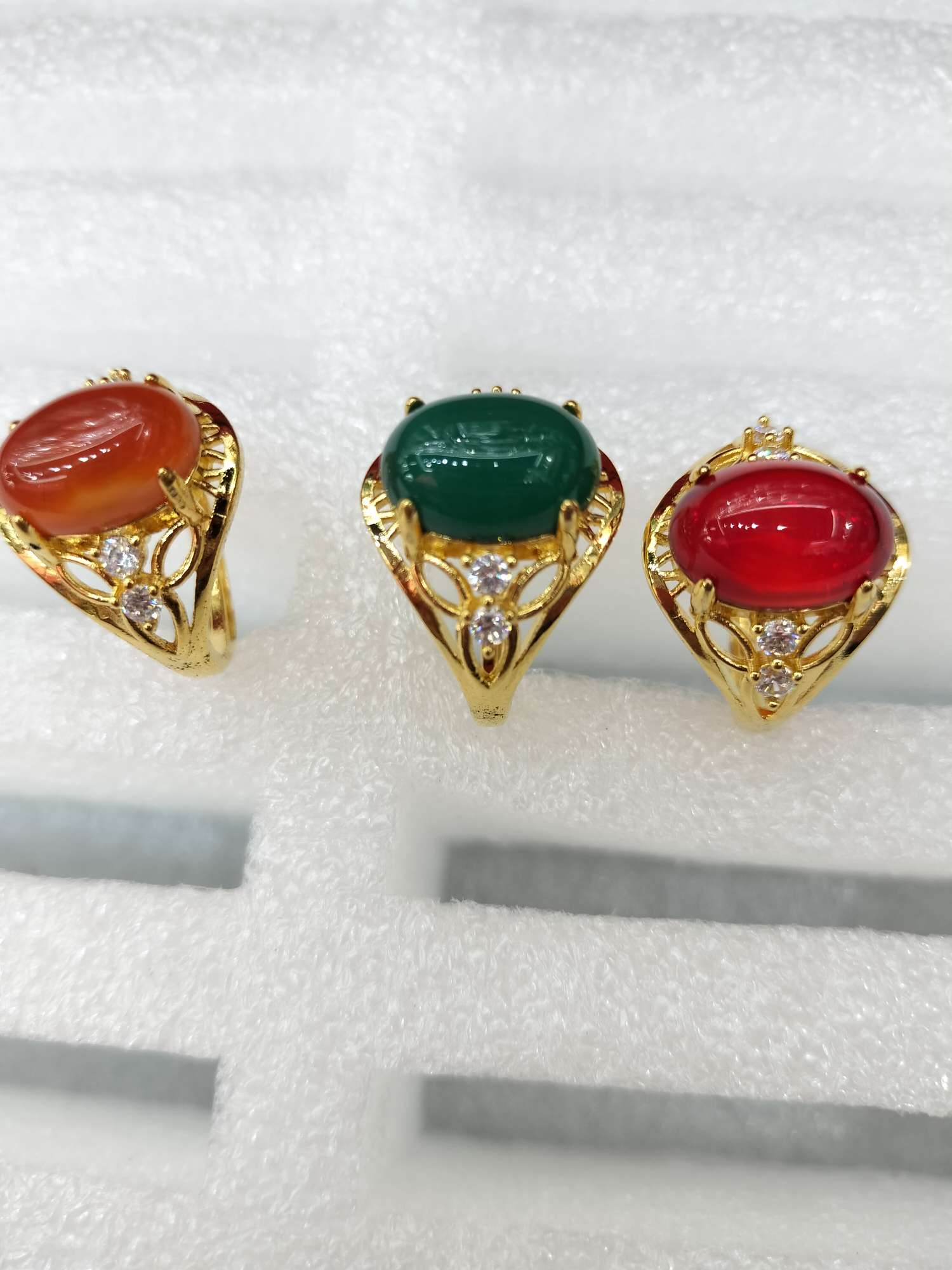 Customized jewelry and accessories, professional matching of jewelry rings, irregular socialite bracelets, women's circle earrings, natural stone jewelry, and high-end accessories selection details Picture