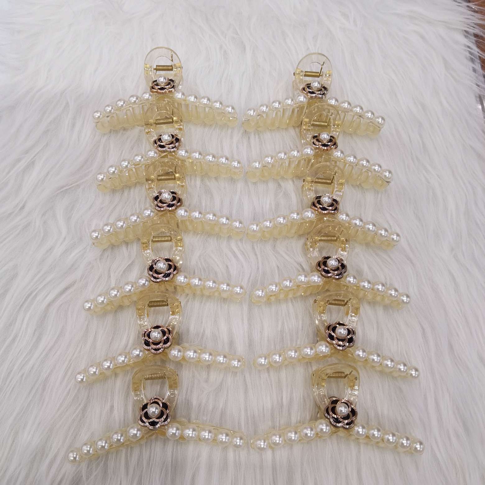 Champagne pearls with accessories Specification image