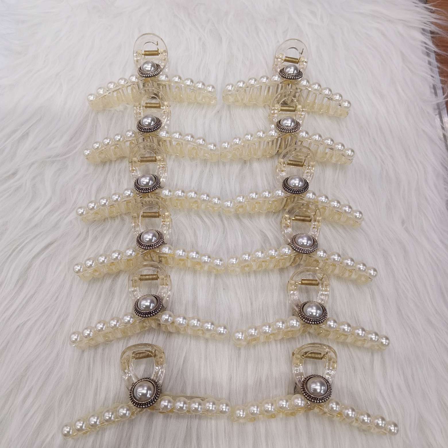 Champagne pearls with accessories Application Scenario