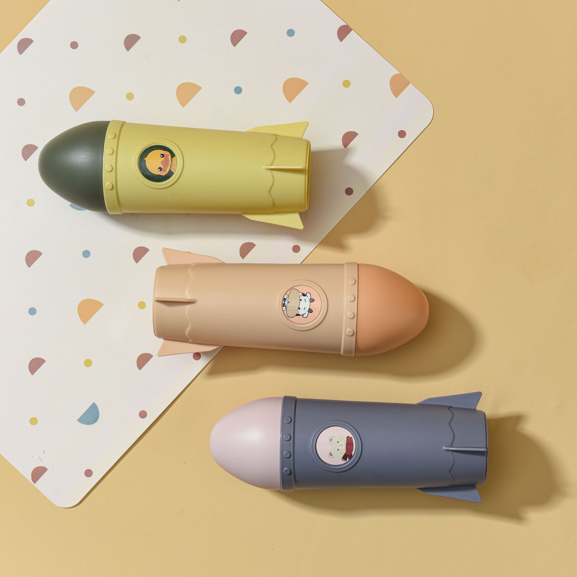 The M73-6210 student dormitory stationery pen holder, bathroom toothpaste toothbrush cup, multi-color exquisite workmanship and novel creativity