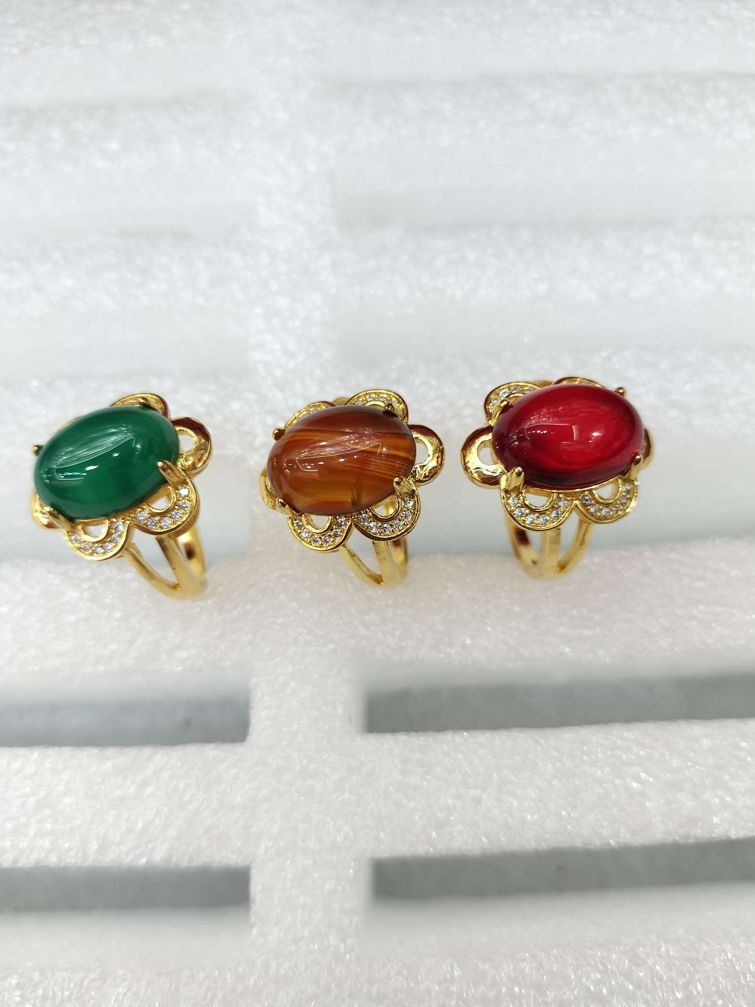 珠宝首饰定制手串配珠 天然石手饰 手镯女不规则名媛款 全铜戒指耳环圈圈 高档饰品珠宝饰品产品图