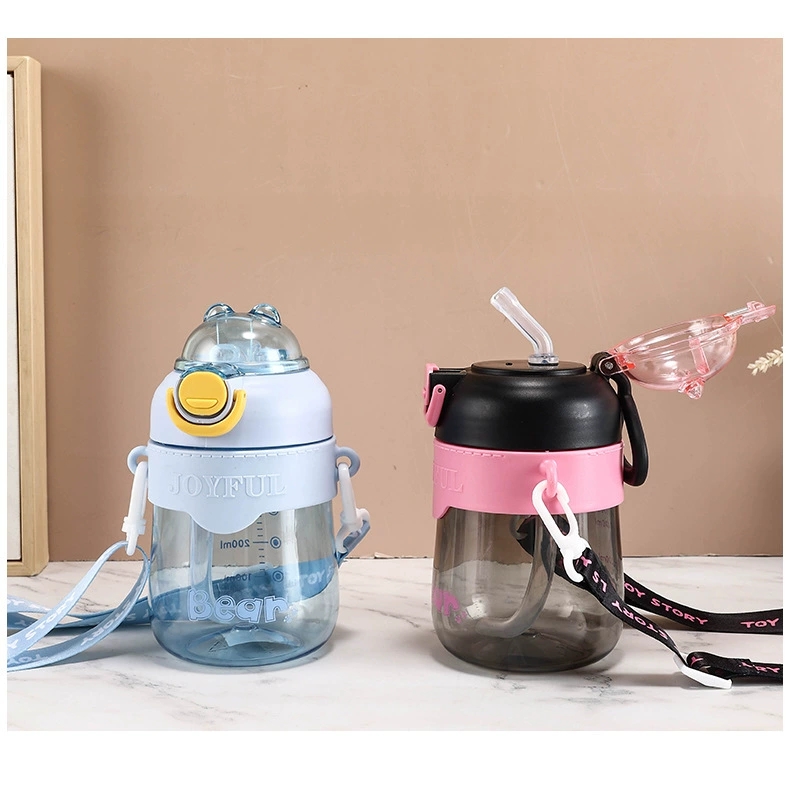 W67-9042 Rabbit Plastic Cup, high appearance level, girls' crossbody water bottle, outdoor portable, girls' and children's straw cup Application Scenario